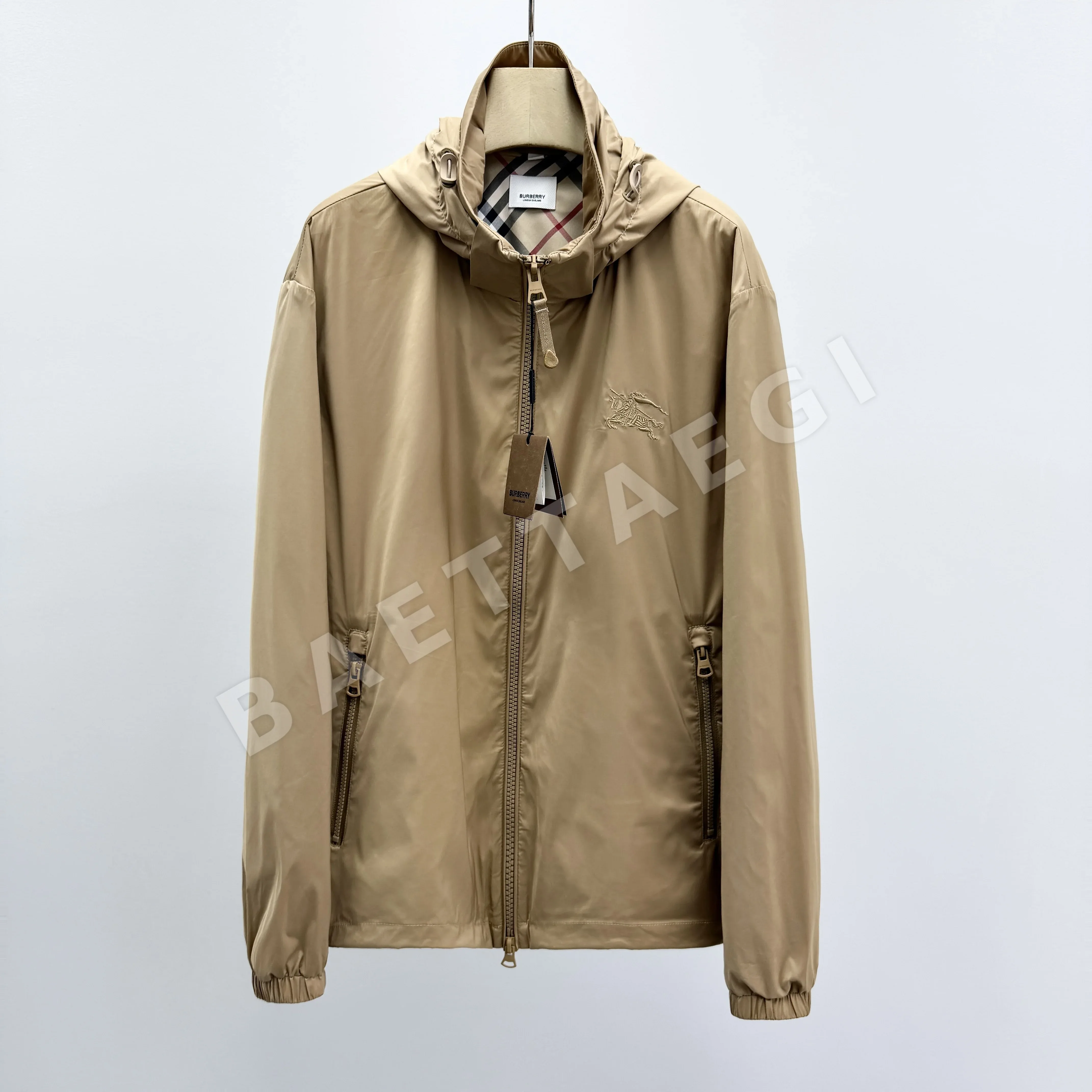 버버리 남성 슬림핏 솔리드 컬러 자수 후드 지퍼 재킷 상세 이미지 10