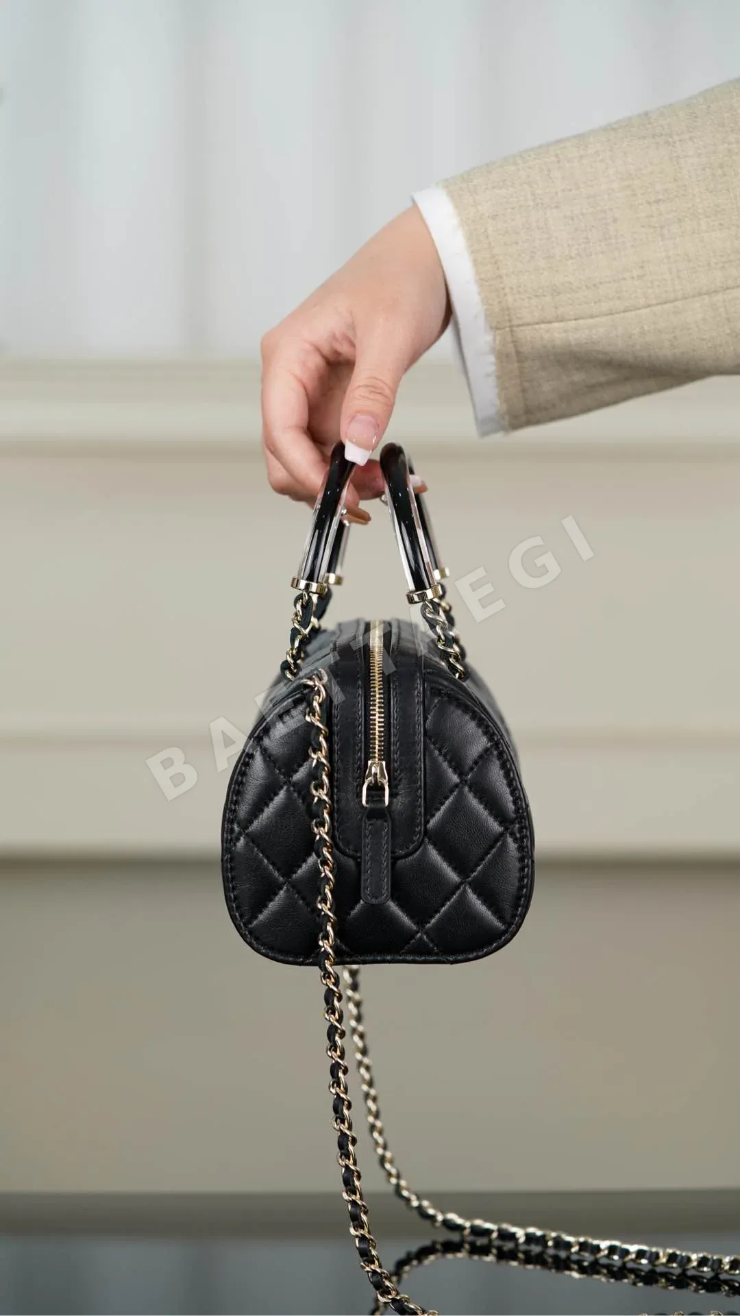 샤넬 블랙 골드 볼링백 상세 이미지 6