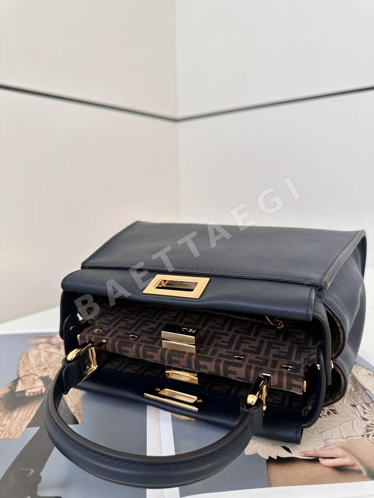 펜디 FF 패턴 스웨이드 소가죽 가방 23CM2125 CS2125 CS 상세 이미지 9