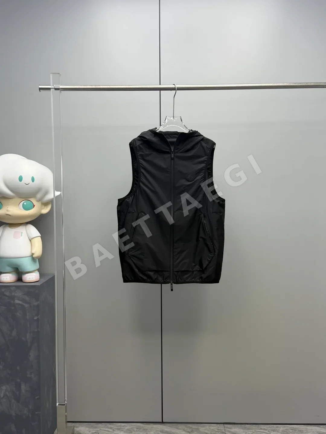 몽클레르 모레탄 블랙 레이블 후디드 레이어드 베스트 자켓 상세 이미지 2
