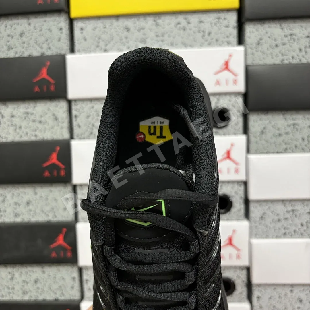 나이키 [DF] 에어 맥스 플러스 DM0032-024 201080 Nike Air Max Plus Black Green Strike 상세 이미지 8