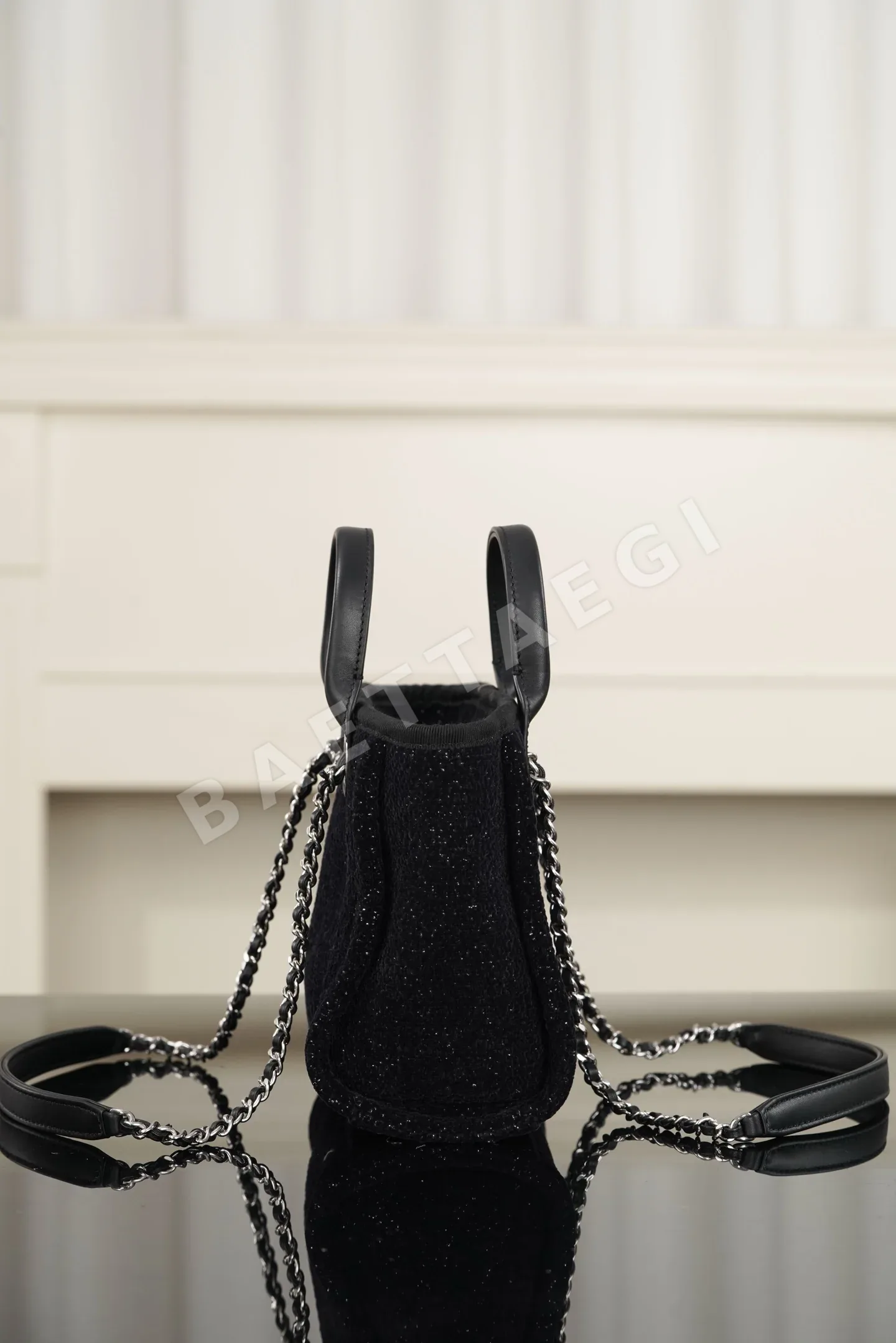 샤넬 더블 T 로고 미니 토트백 상세 이미지 7