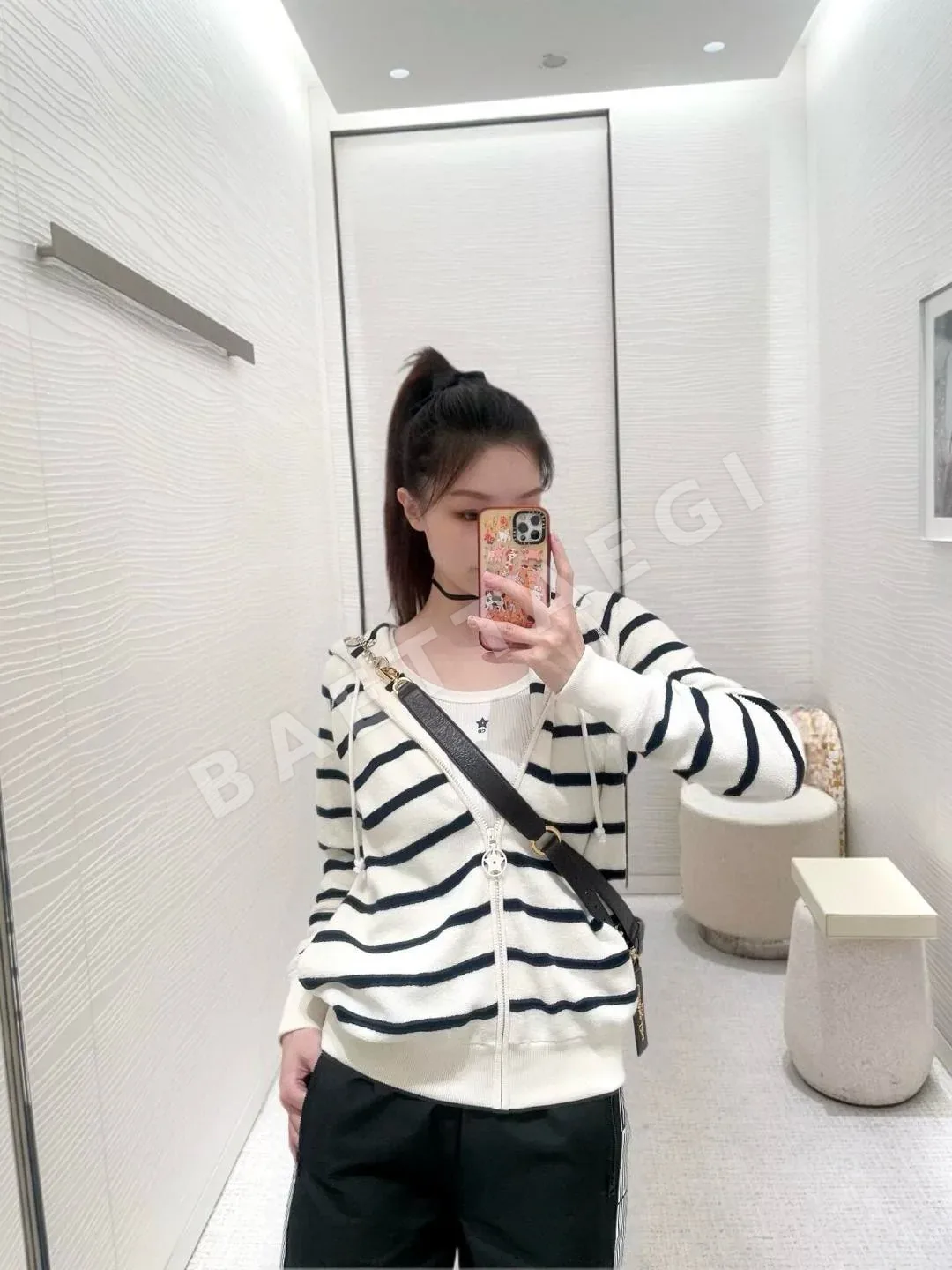 디올 네이비 스트라이프 후드 가디건 상세 이미지 3