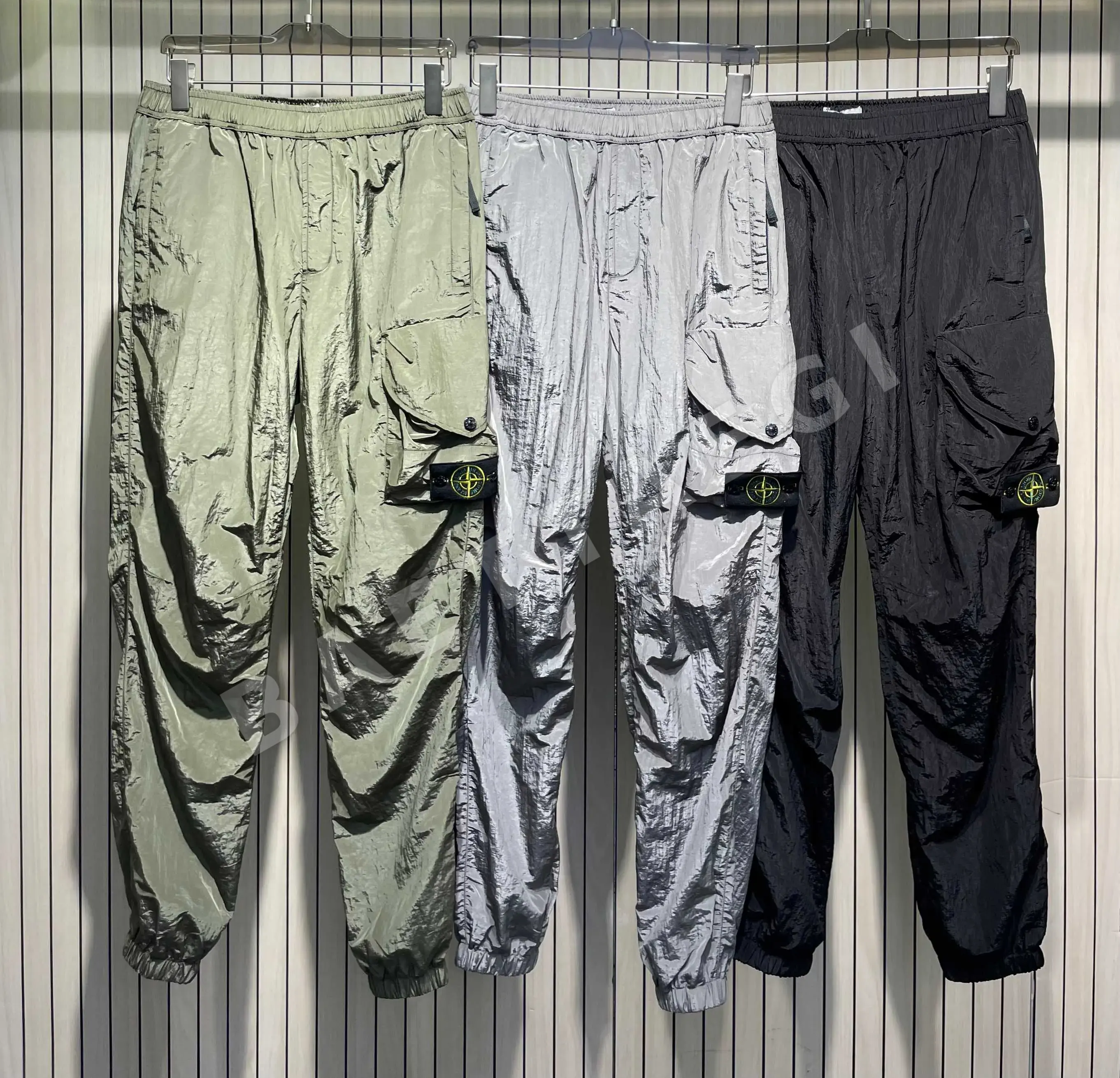스톤아일랜드 메탈릭 나일론 조거 팬츠 50908