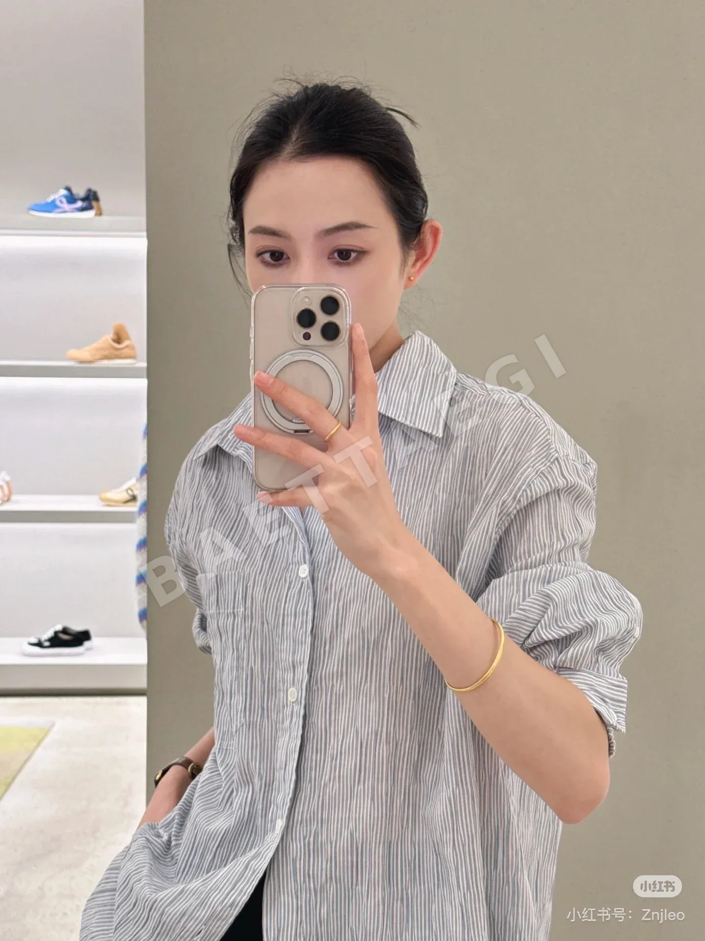 로에베 텍스처드 플리츠 린넨 혼방 루즈핏 여성 셔츠 상세 이미지 3