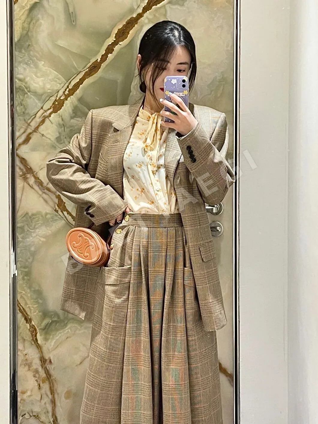 셀린느 캐러멜 돼지코 숄더백 상세 이미지 2