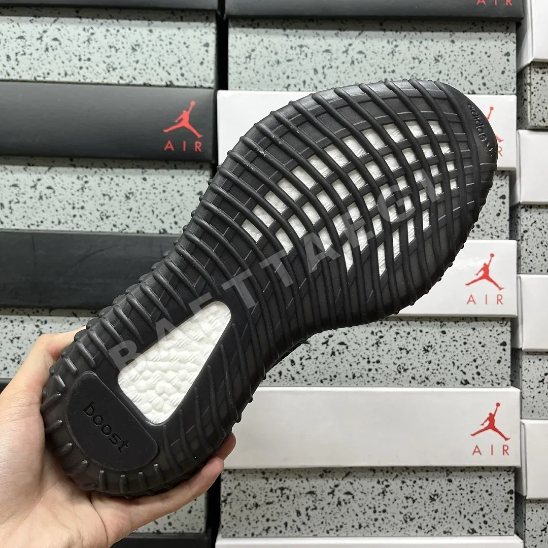 아디다스 [XQ] 이지 부스트 350 V2 BY1604 200800 Adidas Yeezy Boost 350 V2 Core Black White 상세 이미지 7