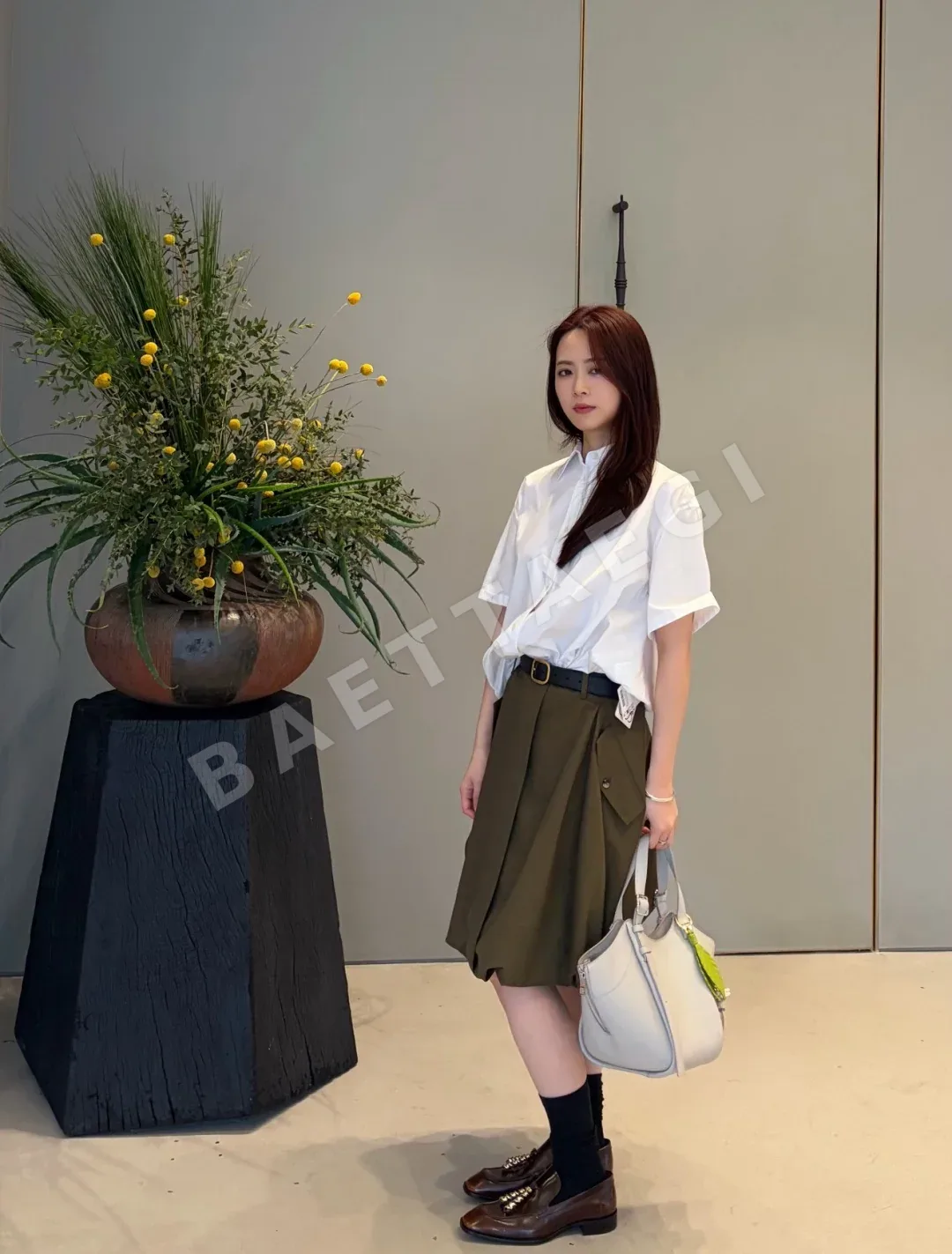 로에베 오리브 그린 불규칙 튤립 스커트 상세 이미지 2