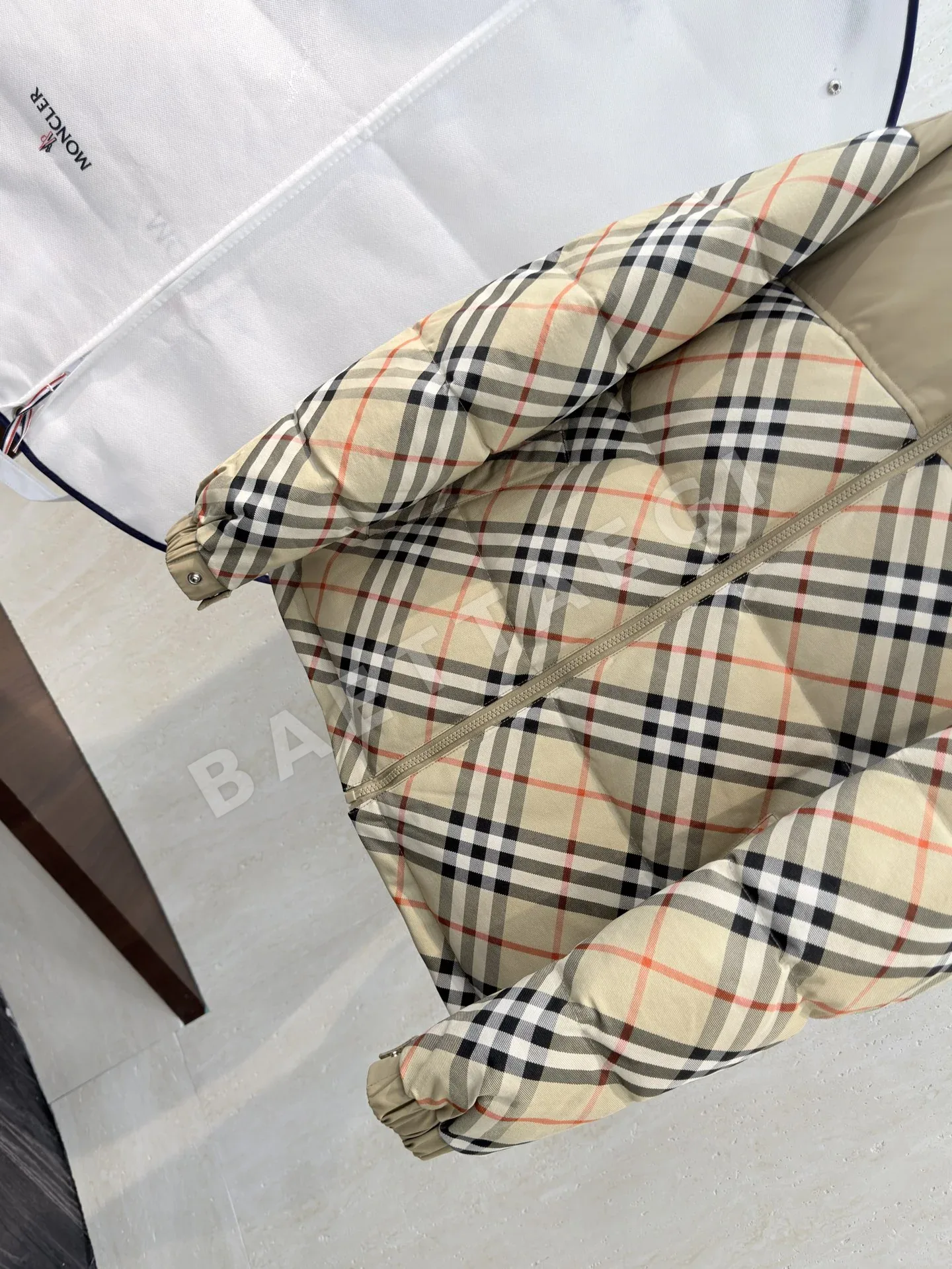 버버리 남성 화이트 덕다운 패딩 상세 이미지 8