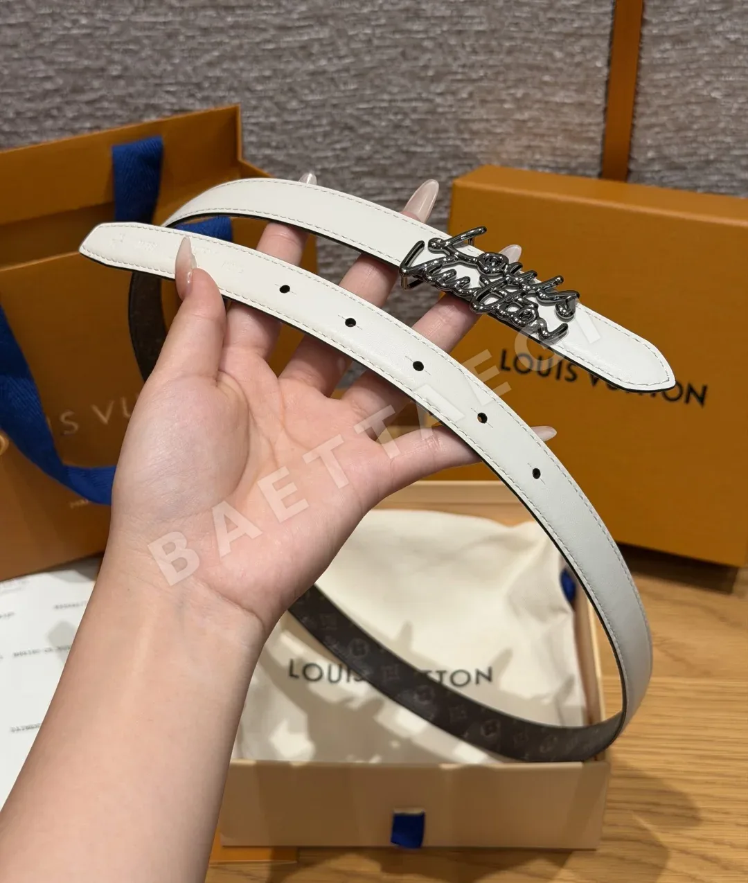 루이비통 스크립트 리버시블 카프스킨 벨트 상세 이미지 6