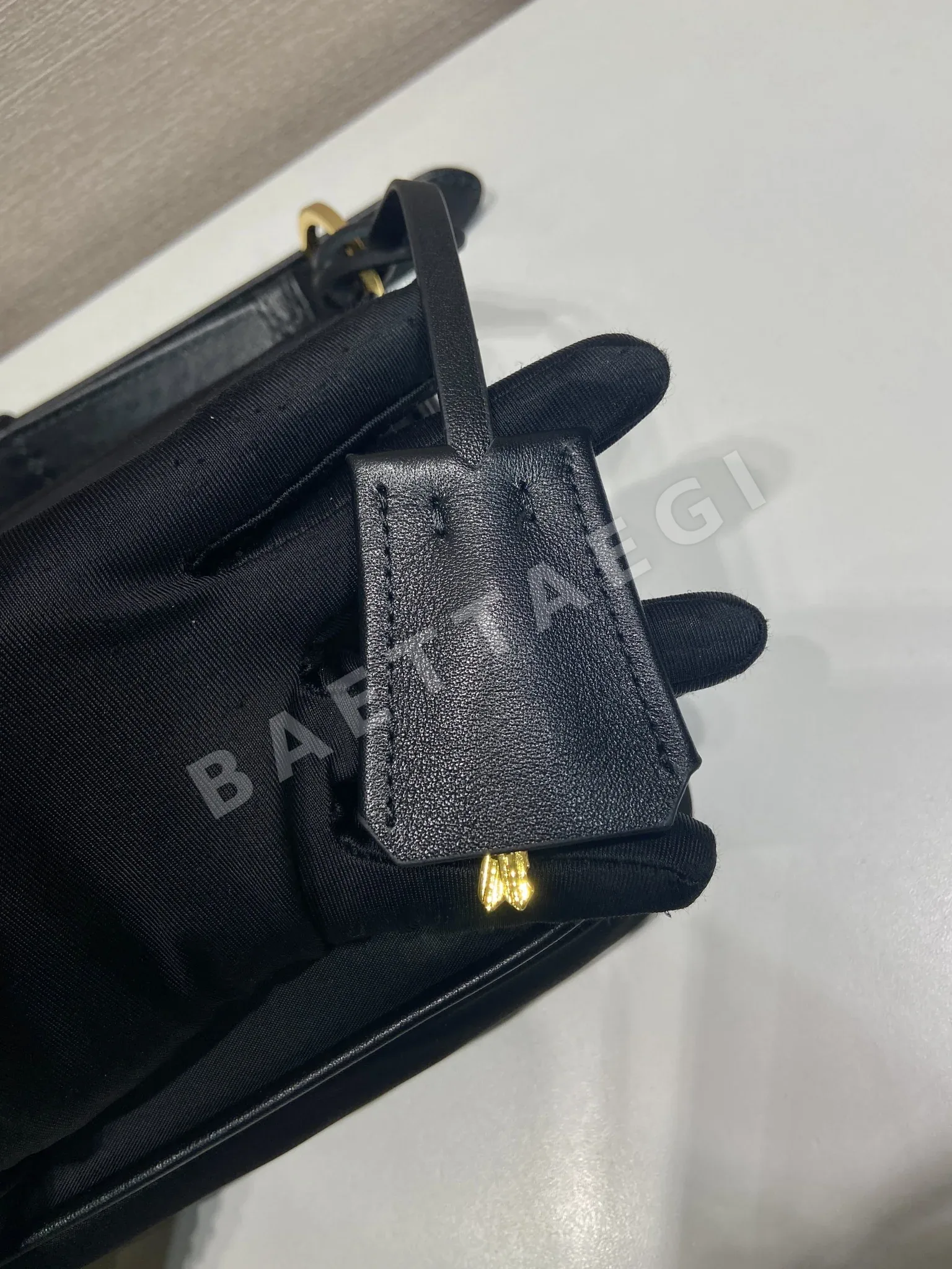 프라다 리사이클 나일론 크로스바디백 1BC234 상세 이미지 7