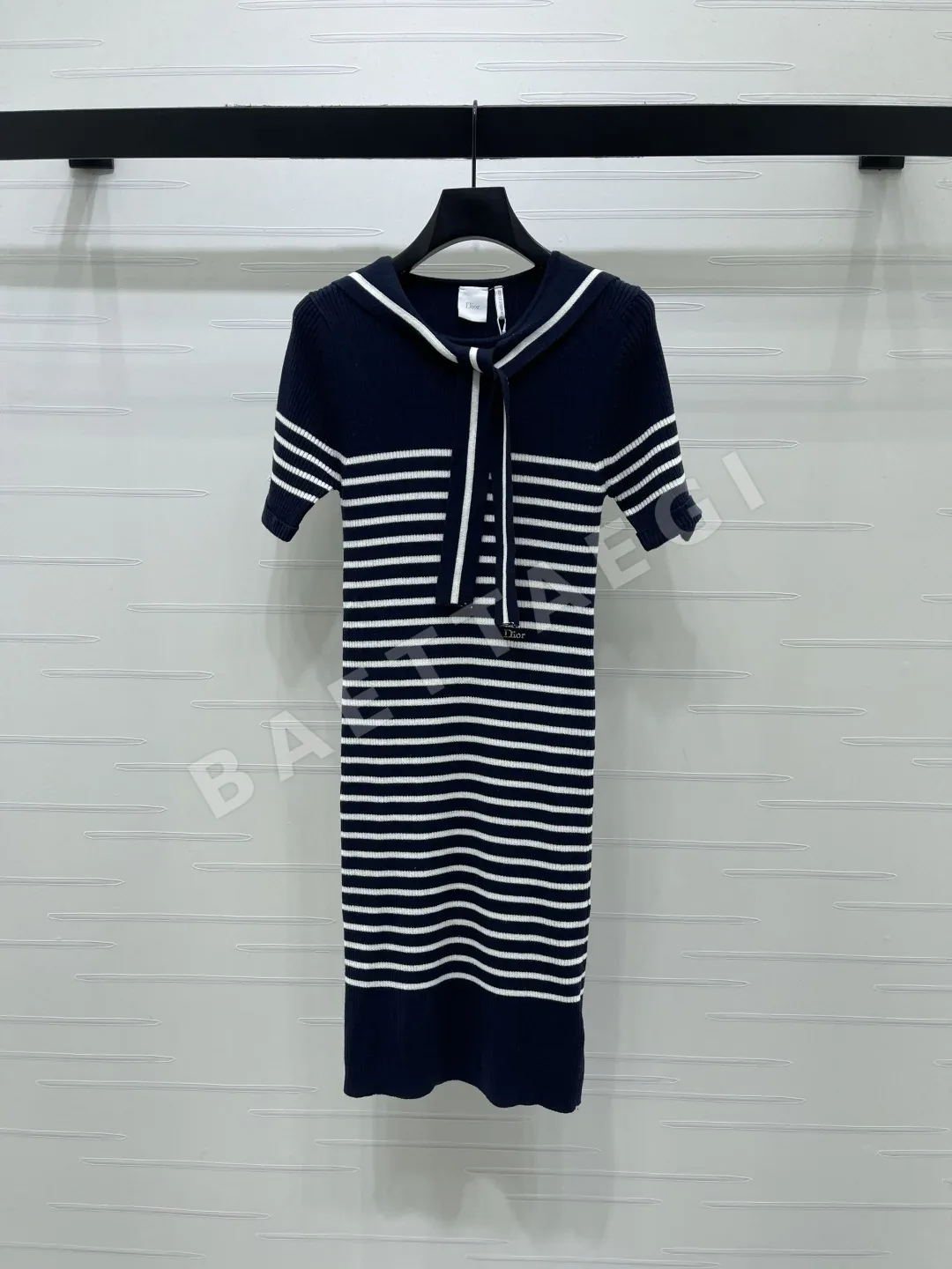디올 스트라이프 숄 카라 반팔 니트 원피스 54441