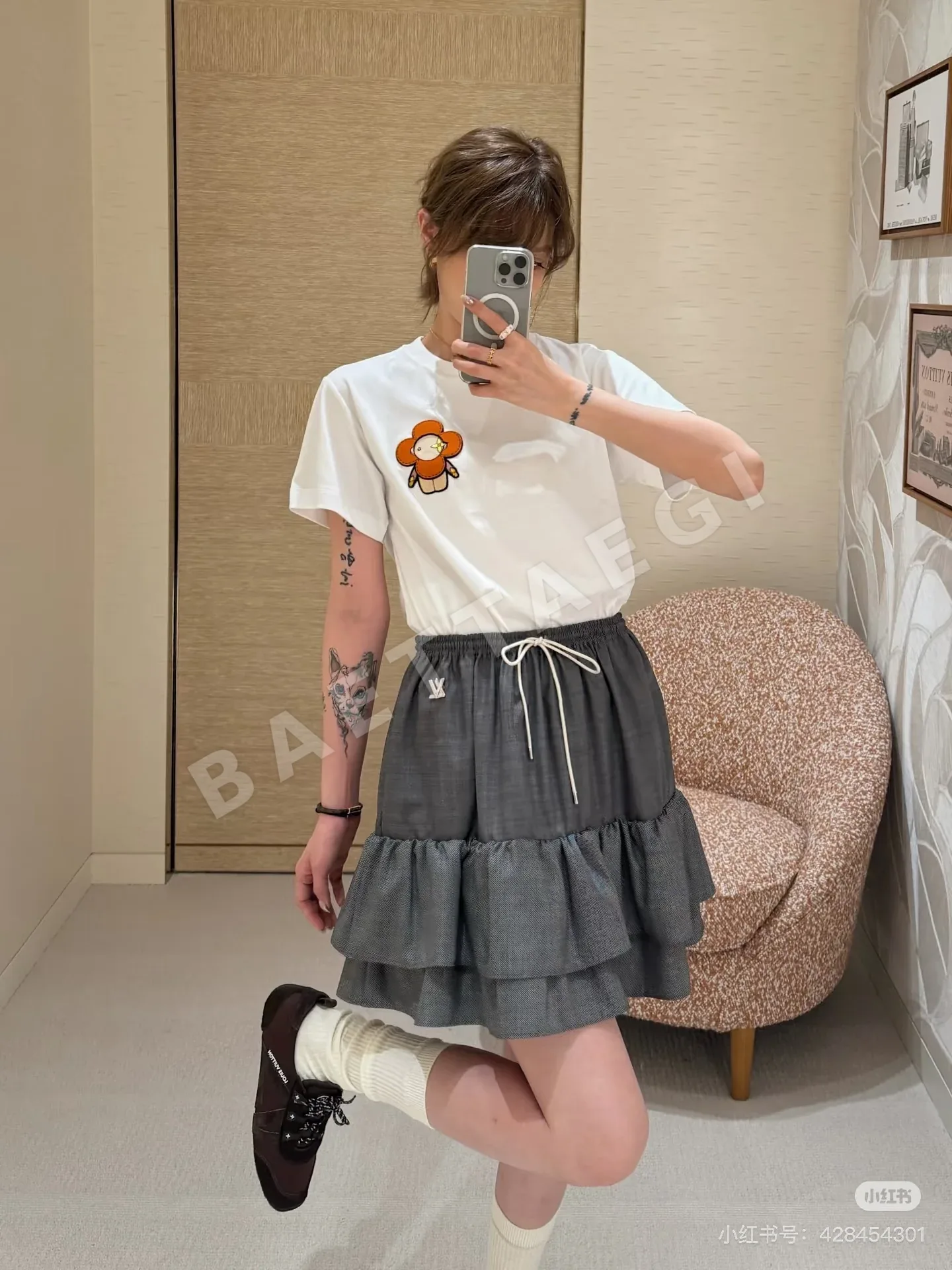 루이비통 해바라기 자수 크루넥 반팔 티셔츠 상세 이미지 2