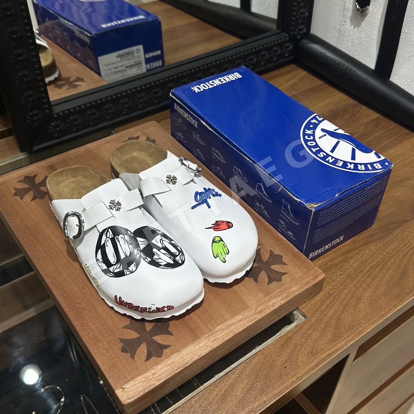 크롬하츠 샌들 화이트 나파 가죽 그래피티 페인트 162462