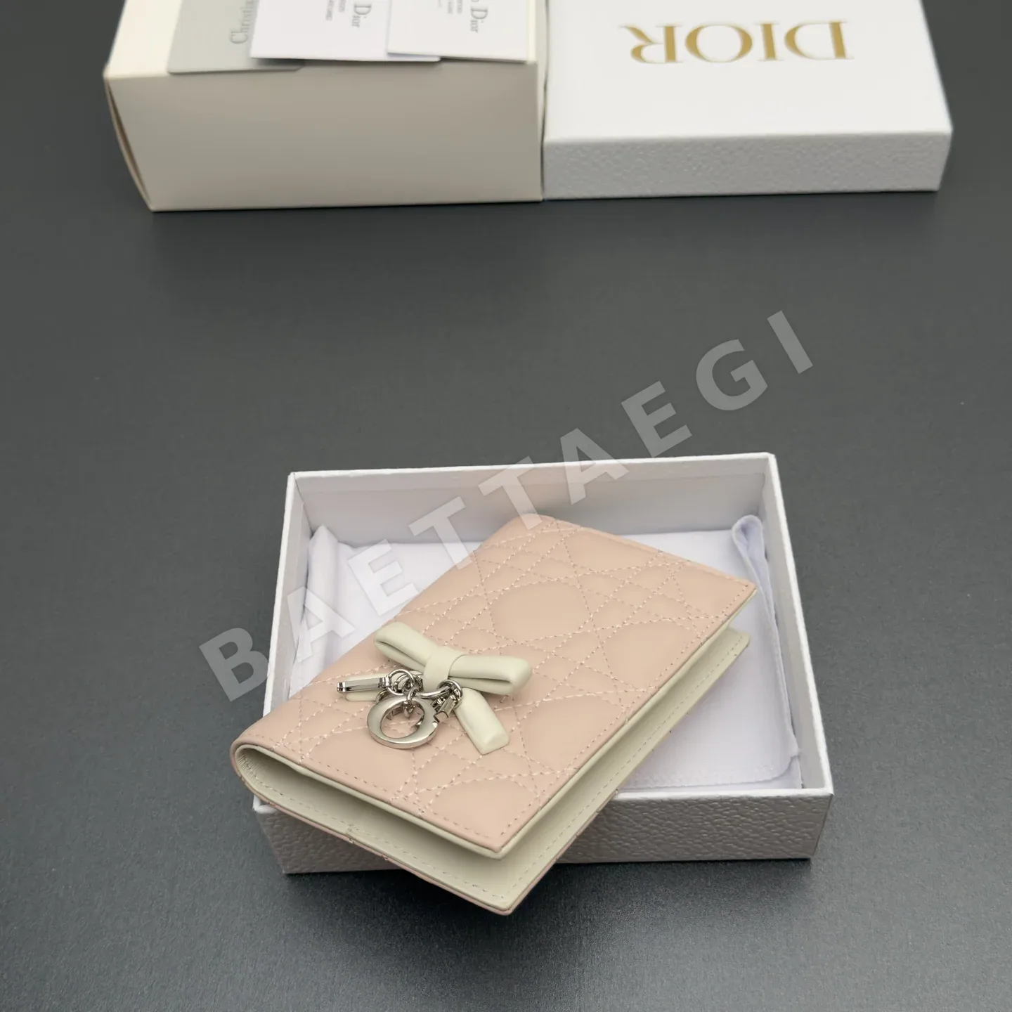 디올 레이디 카나쥬 램스킨 지갑 S2626 상세 이미지 5