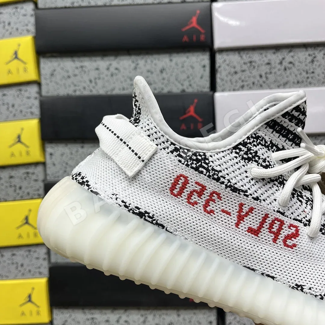 아디다스 [XQ] 이지 부스트 350 V2 CP9654 200786 Adidas Yeezy Boost 350 V2 Zebra 상세 이미지 3