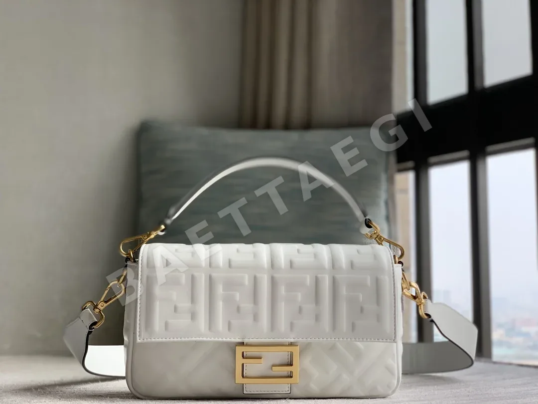 펜디 FF 패턴 램스킨 숄더백 167134