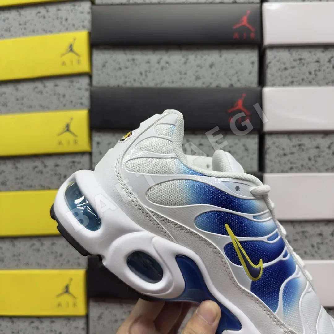 나이키 [BD] 에어 맥스 플러스 DX8962-100 201922 Nike Air Max Plus Spray Paint Swoosh White 상세 이미지 2