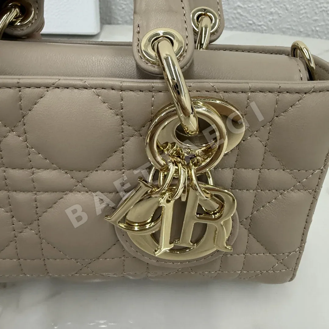 디올 레이디 미니 램스킨 가죽 가방 상세 이미지 6