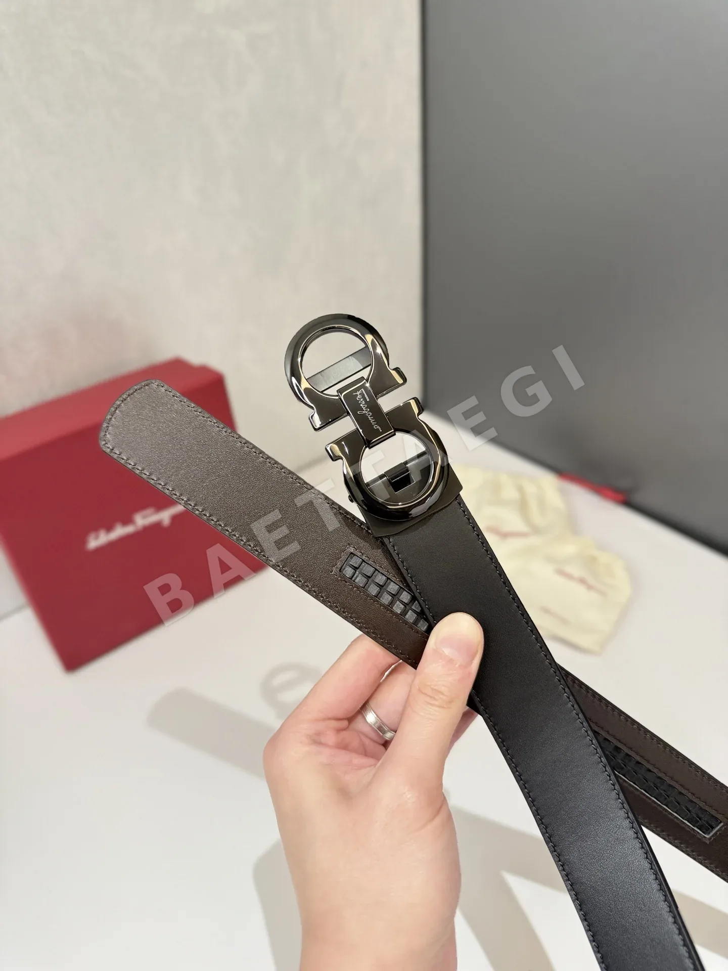 페레가모 자동 버클 천연 가죽 벨트 상세 이미지 3