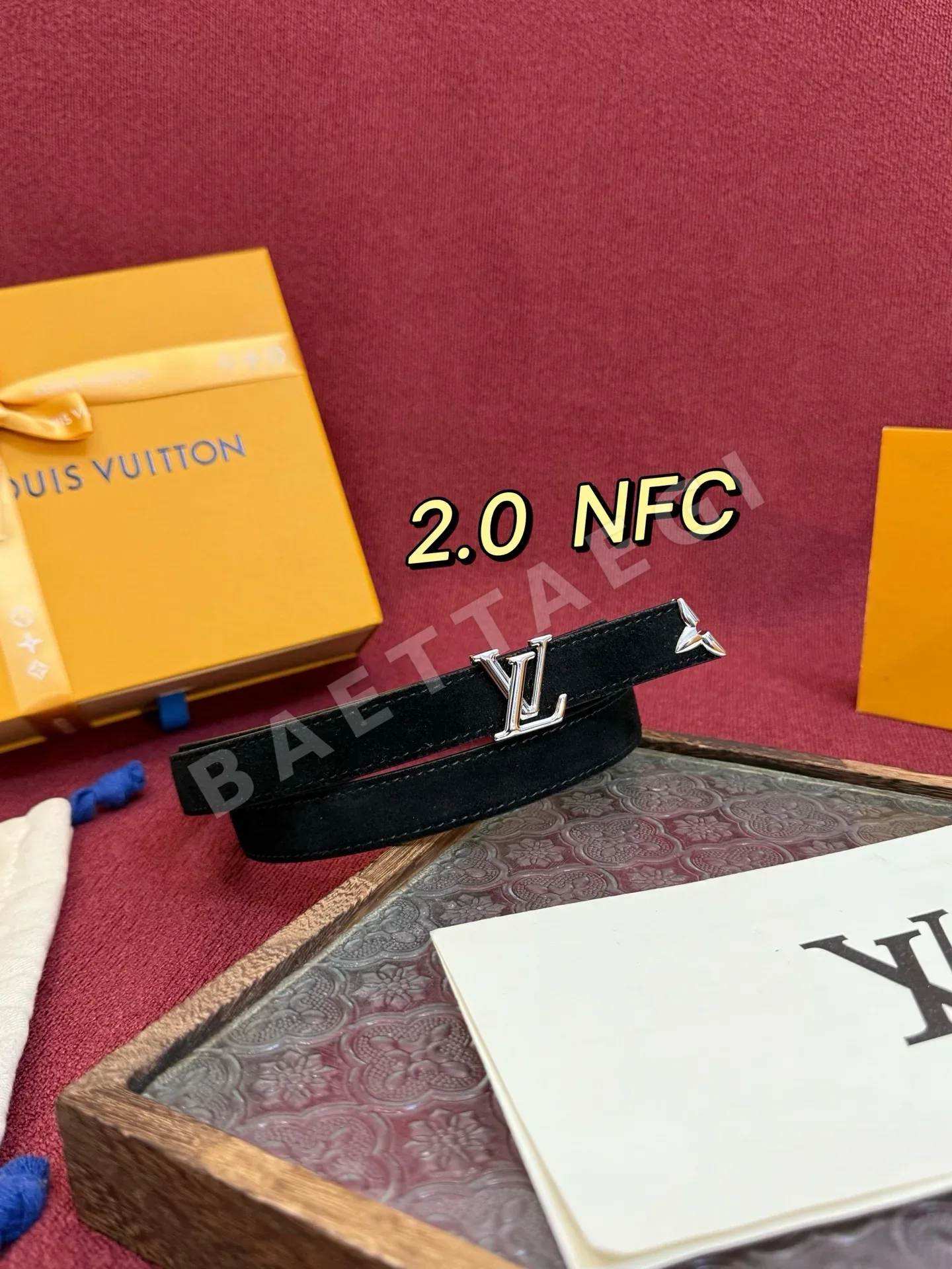 루이비통 골드 LV 이니셜 버클 스웨이드 벨트 상세 이미지 7