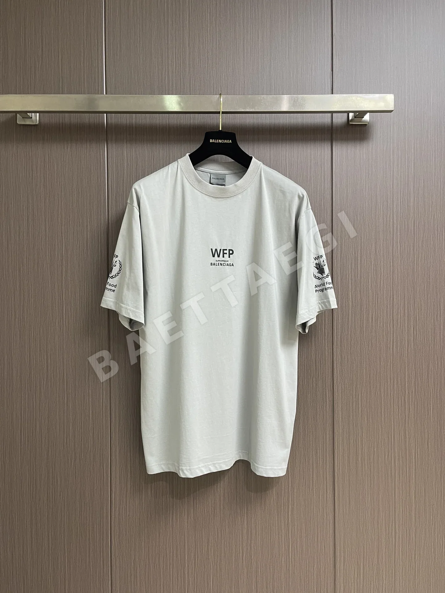 발렌시아가 남성 크루넥 반팔 티셔츠 131742