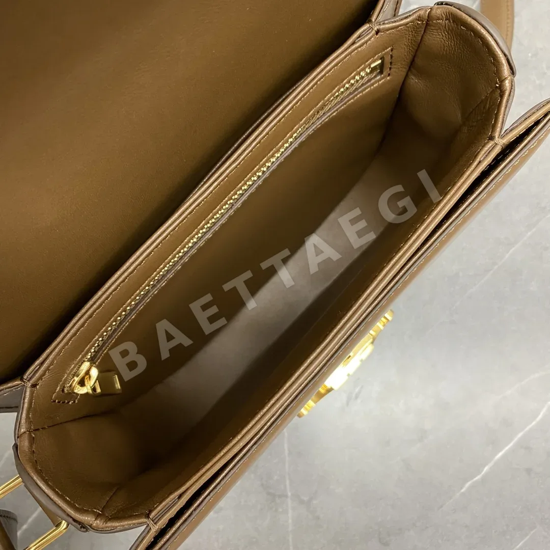 셀린느 개선문 새들백 가방 상세 이미지 5