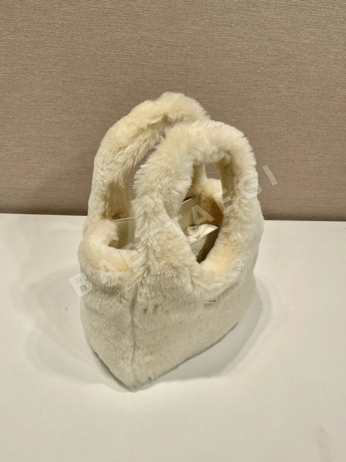프라다 양가죽 마그네틱 잠금 핸드백 1BA349 상세 이미지 3