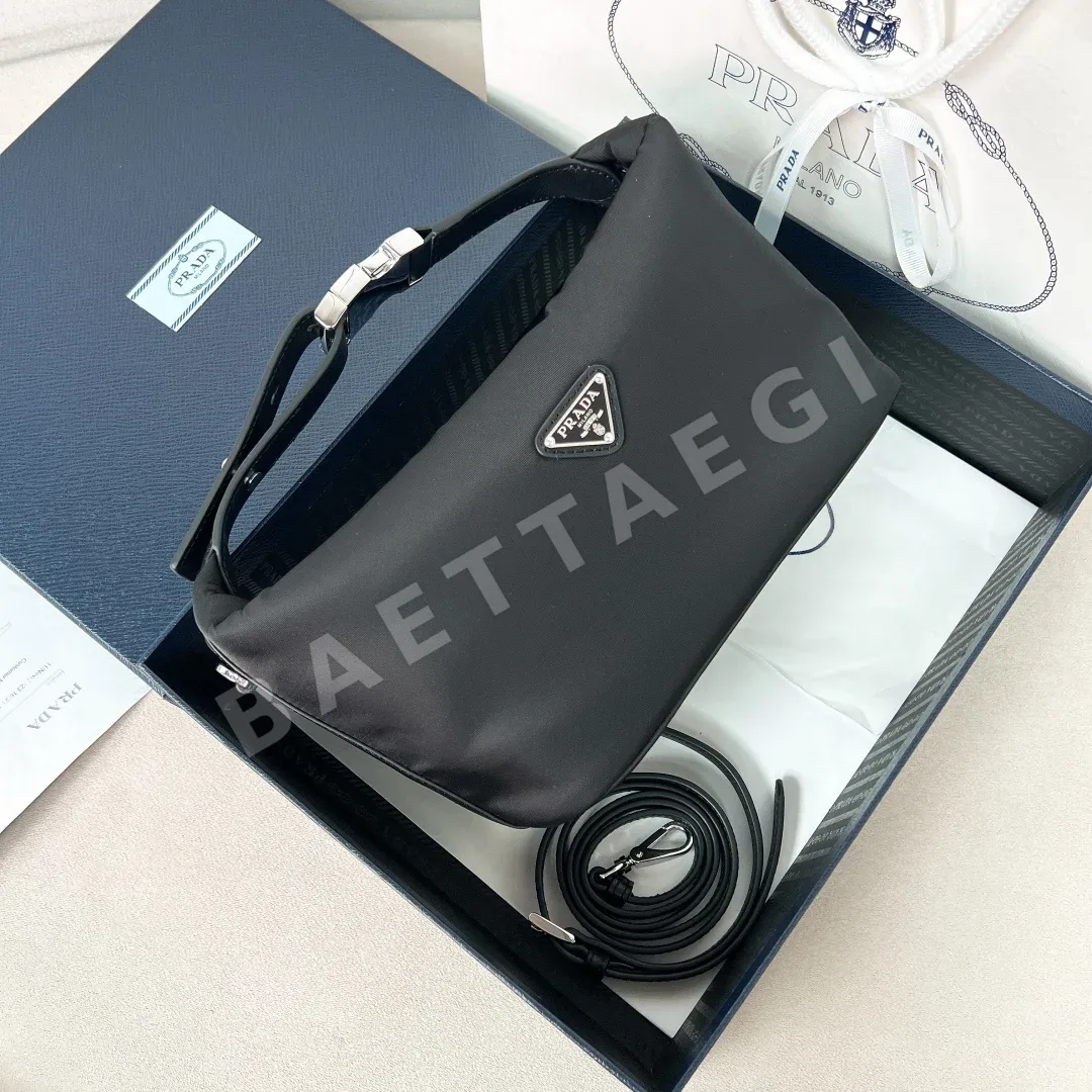 프라다 나일론 런치박스 가방 1BC302