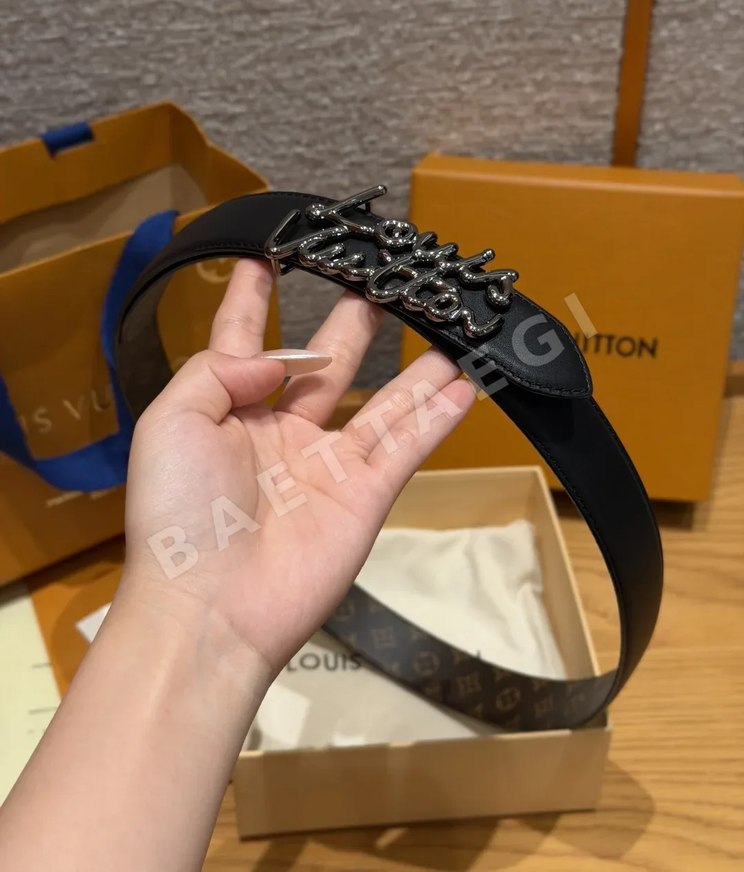 루이비통 스크립트 리버시블 30mm 벨트 상세 이미지 4