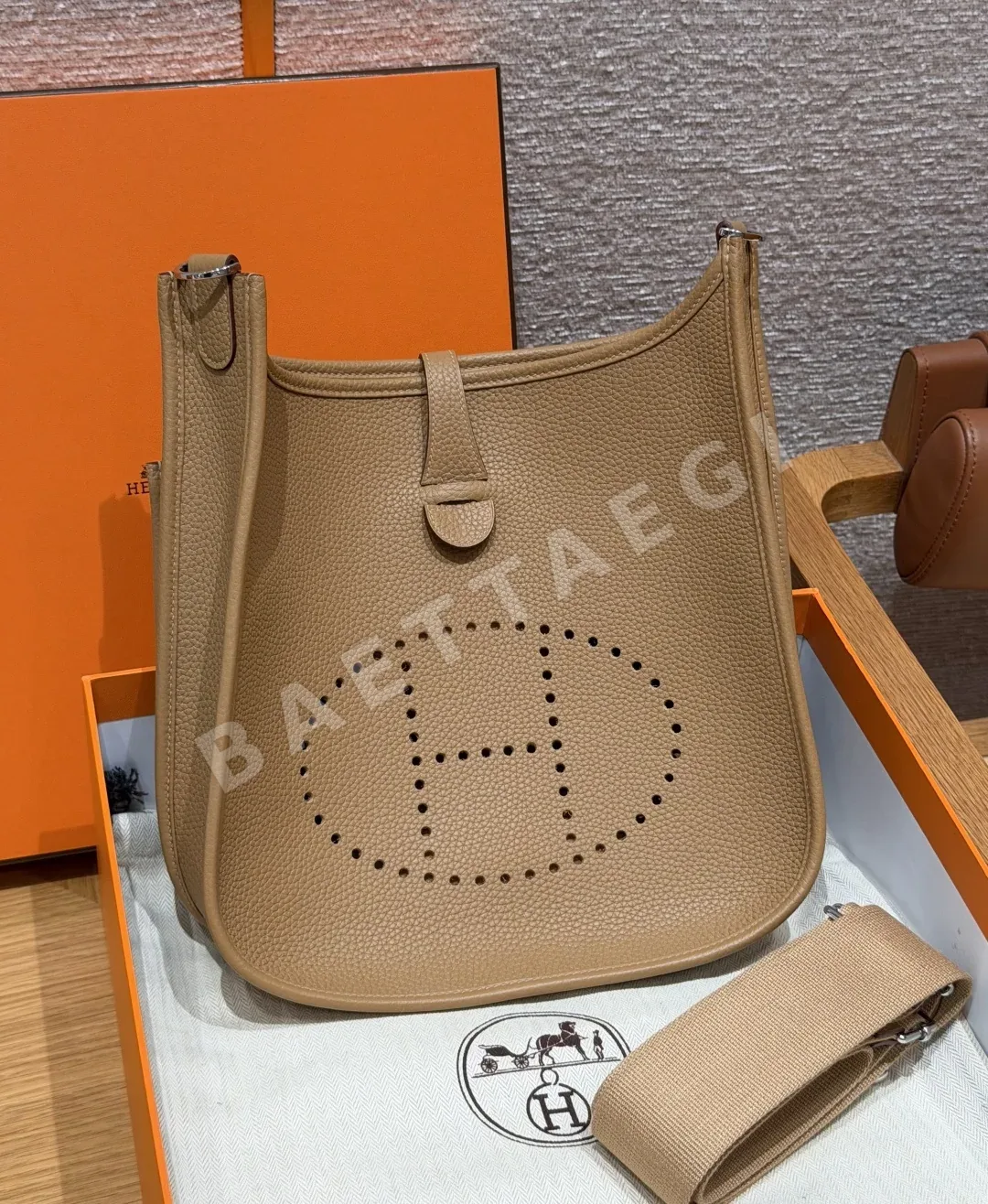 에르메스 에블린 밀크티 소가죽 지갑 192479