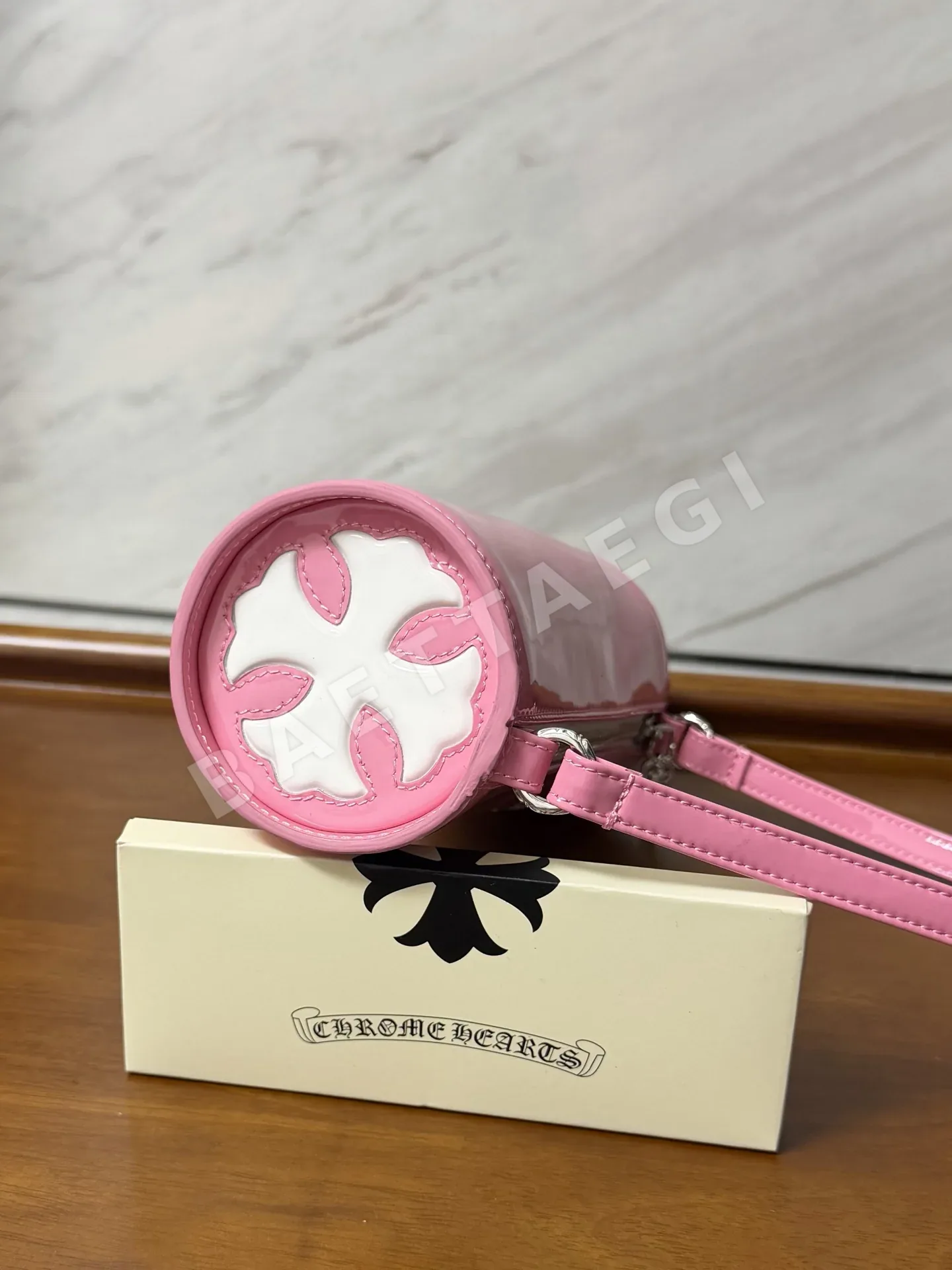 크롬하츠 핑크 페이턴트 가죽 펜홀더 가방 상세 이미지 4