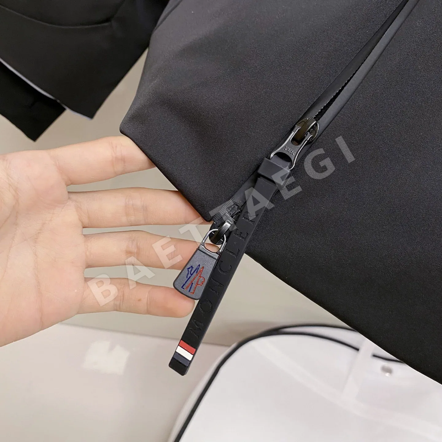 몽클레르 그레노블 벨크로 남성 패딩 재킷 상세 이미지 8