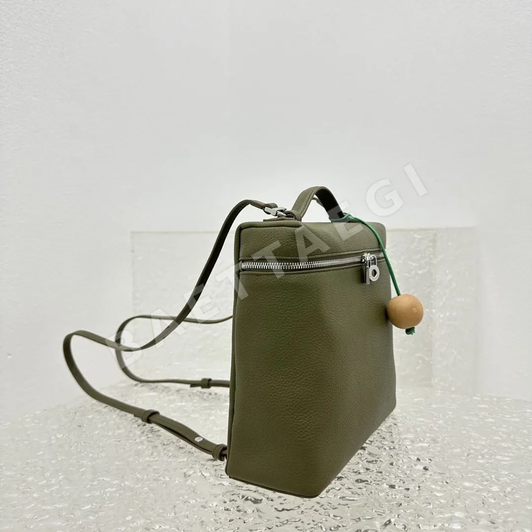 로로피아나 올리브 그린 가죽 백팩 상세 이미지 3