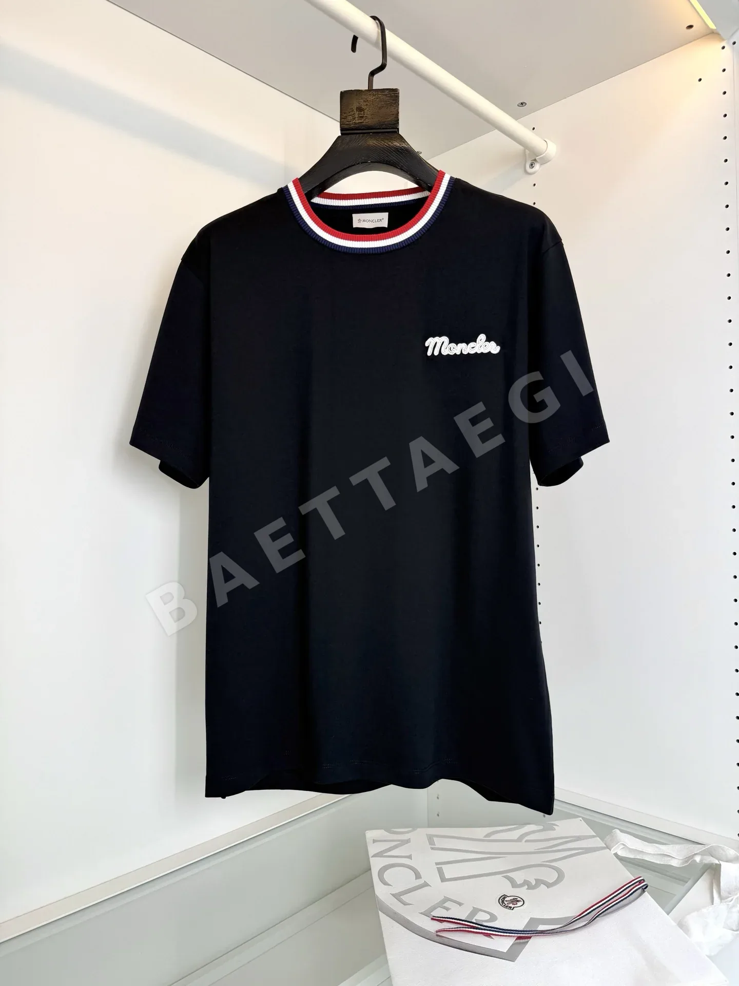 몽클레르 네임플레이트 크루넥 남성 반팔 티셔츠 48727
