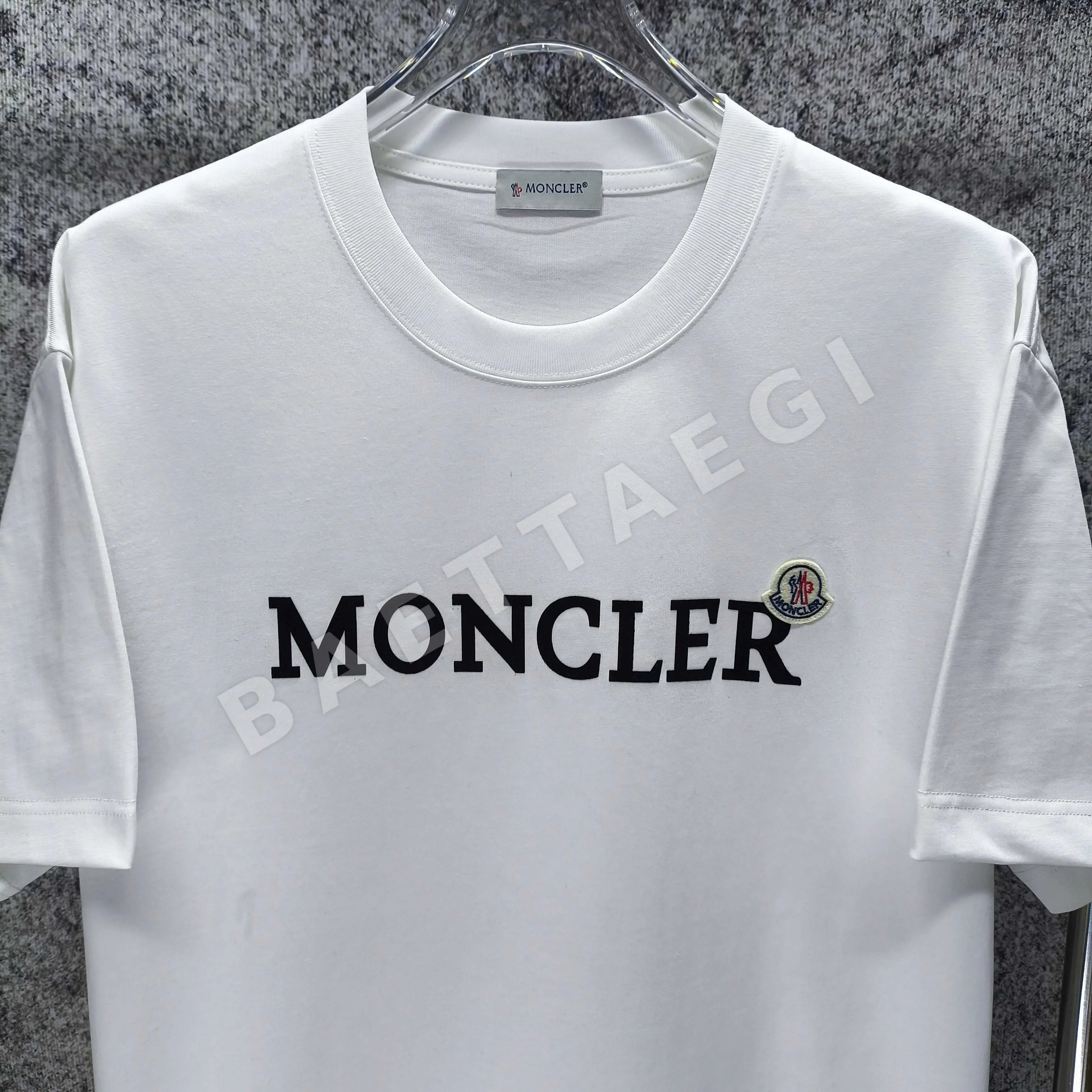 몽클레르 여성 루즈핏 반팔 티셔츠 상세 이미지 3