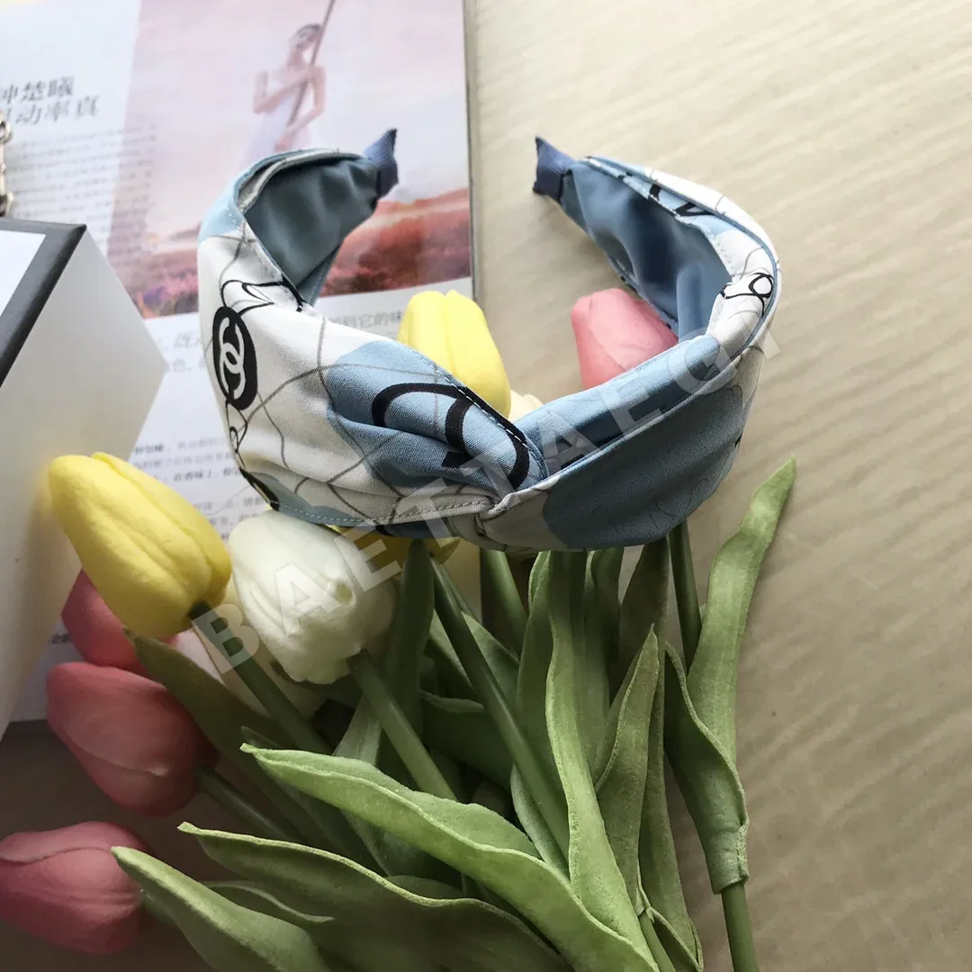 샤넬 서머 화이트 & 블루 크로스 헤드밴드 상세 이미지 4