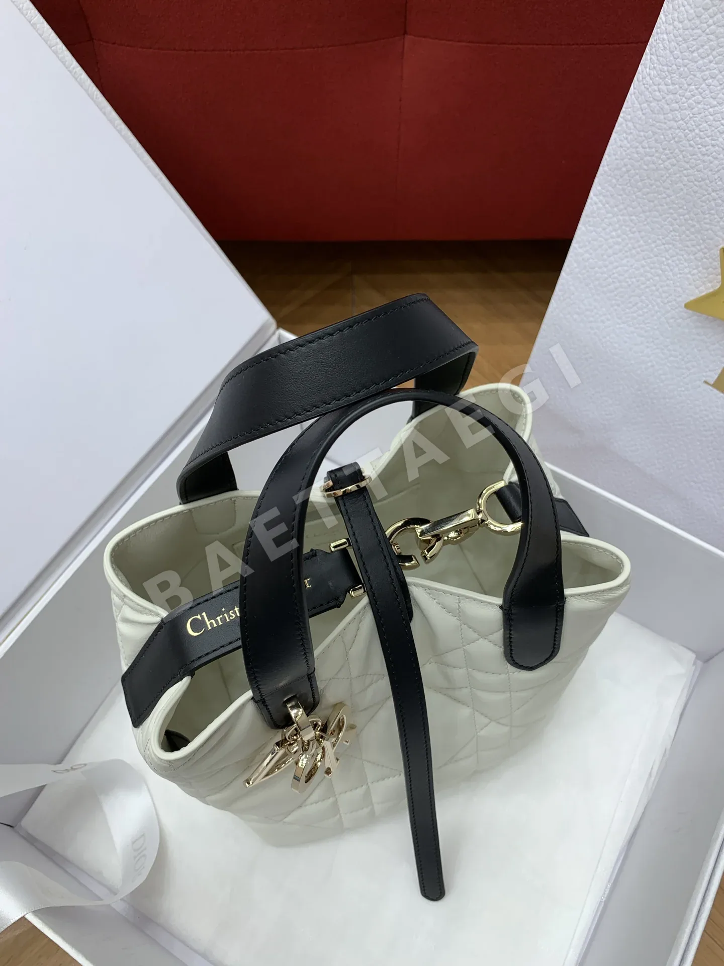 디올 투주르 작은 세로형 가방 상세 이미지 4