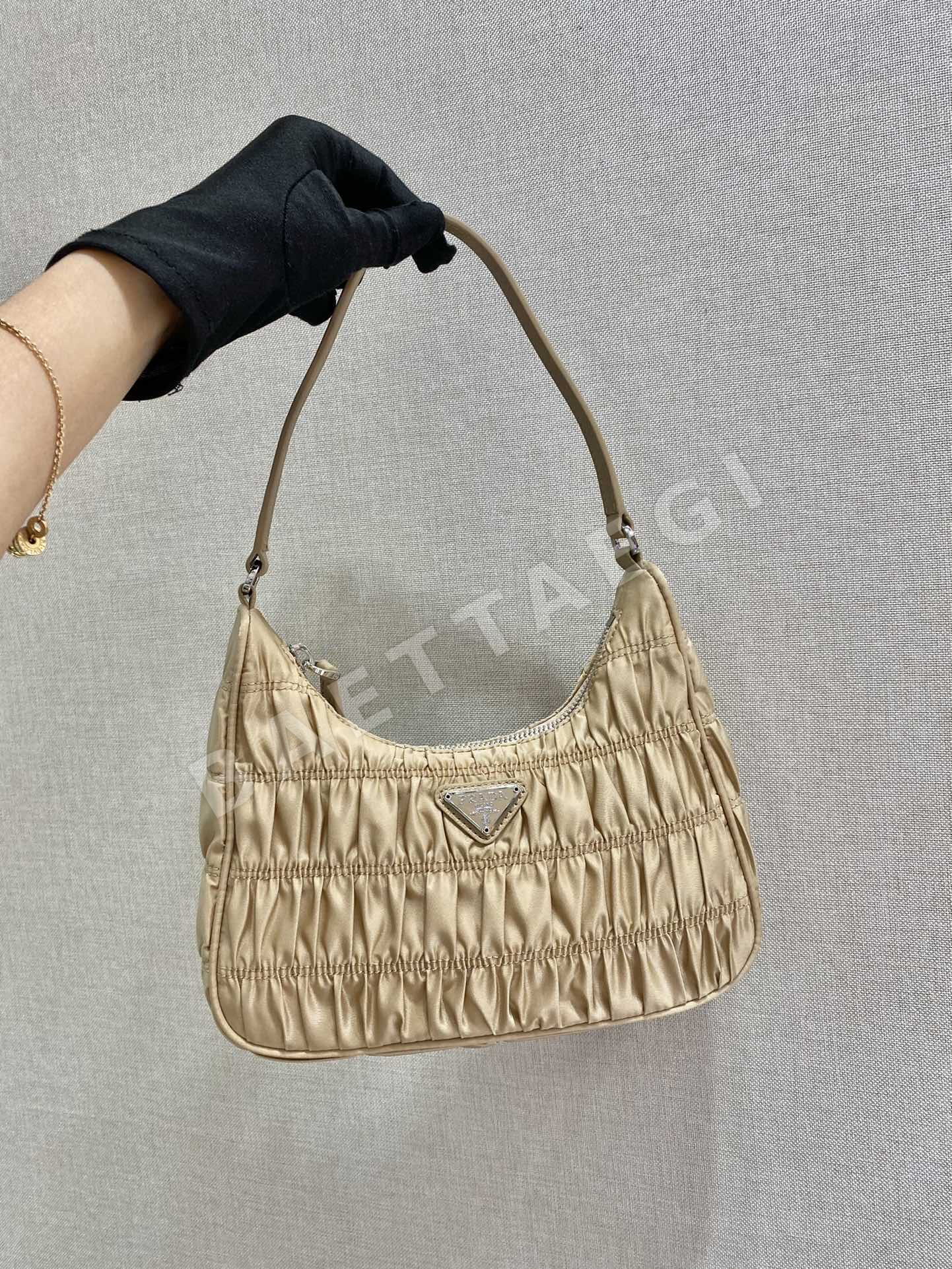 프라다 나일론 플리츠 호보백 1NE204 67429