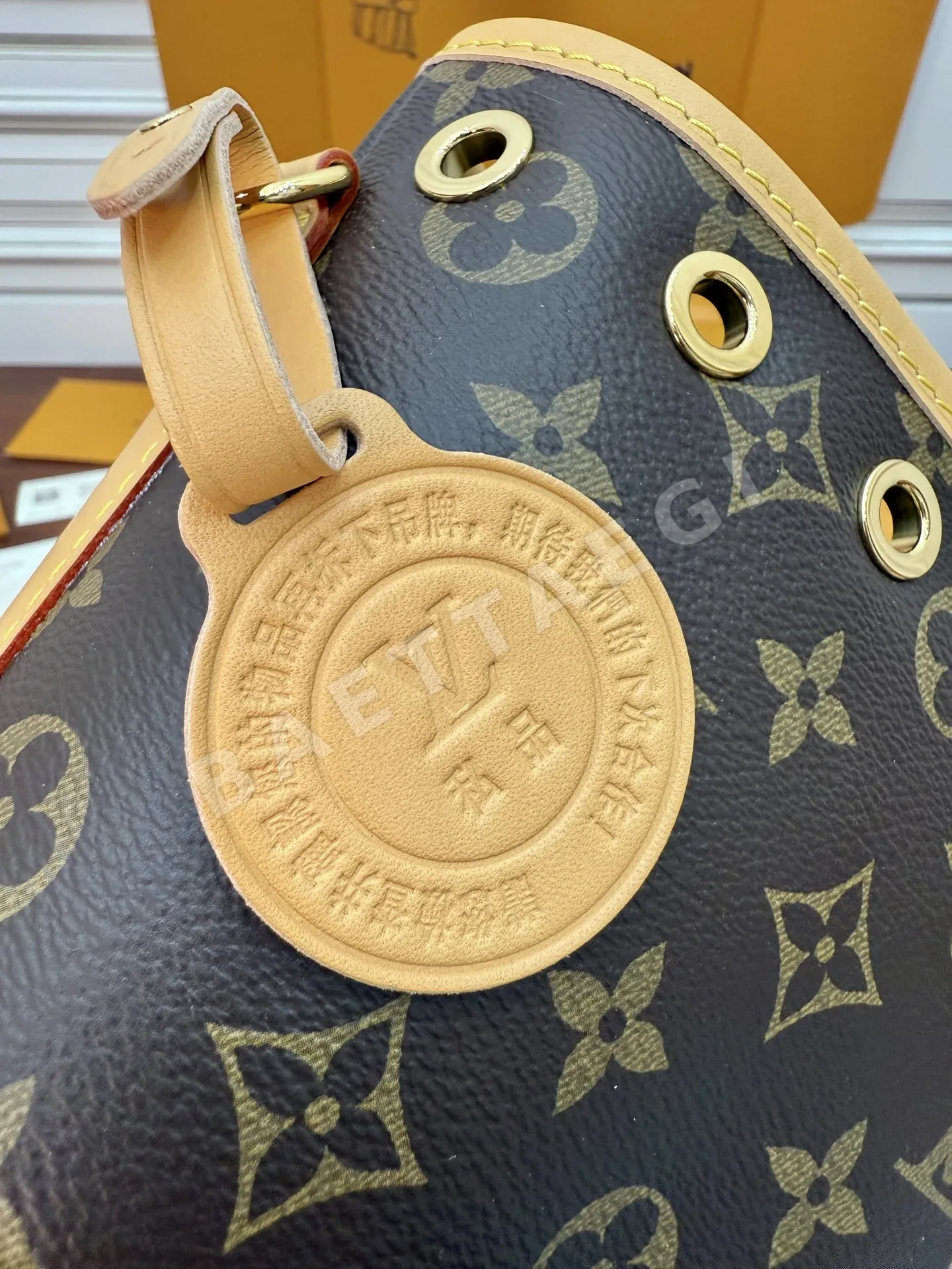 루이비통 M81266 가죽 가방 상세 이미지 8