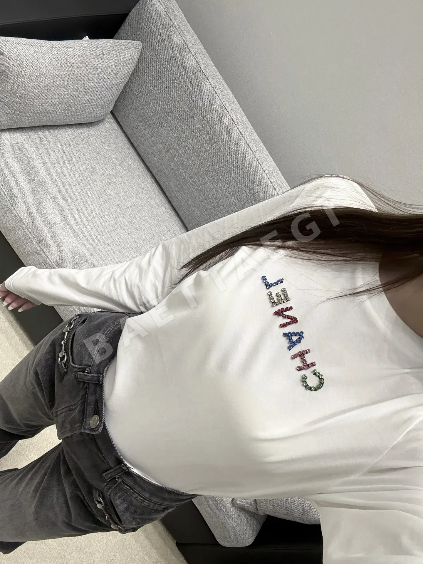 샤넬 컬러풀 라인스톤 로고 여성 긴팔 티셔츠 상세 이미지 5