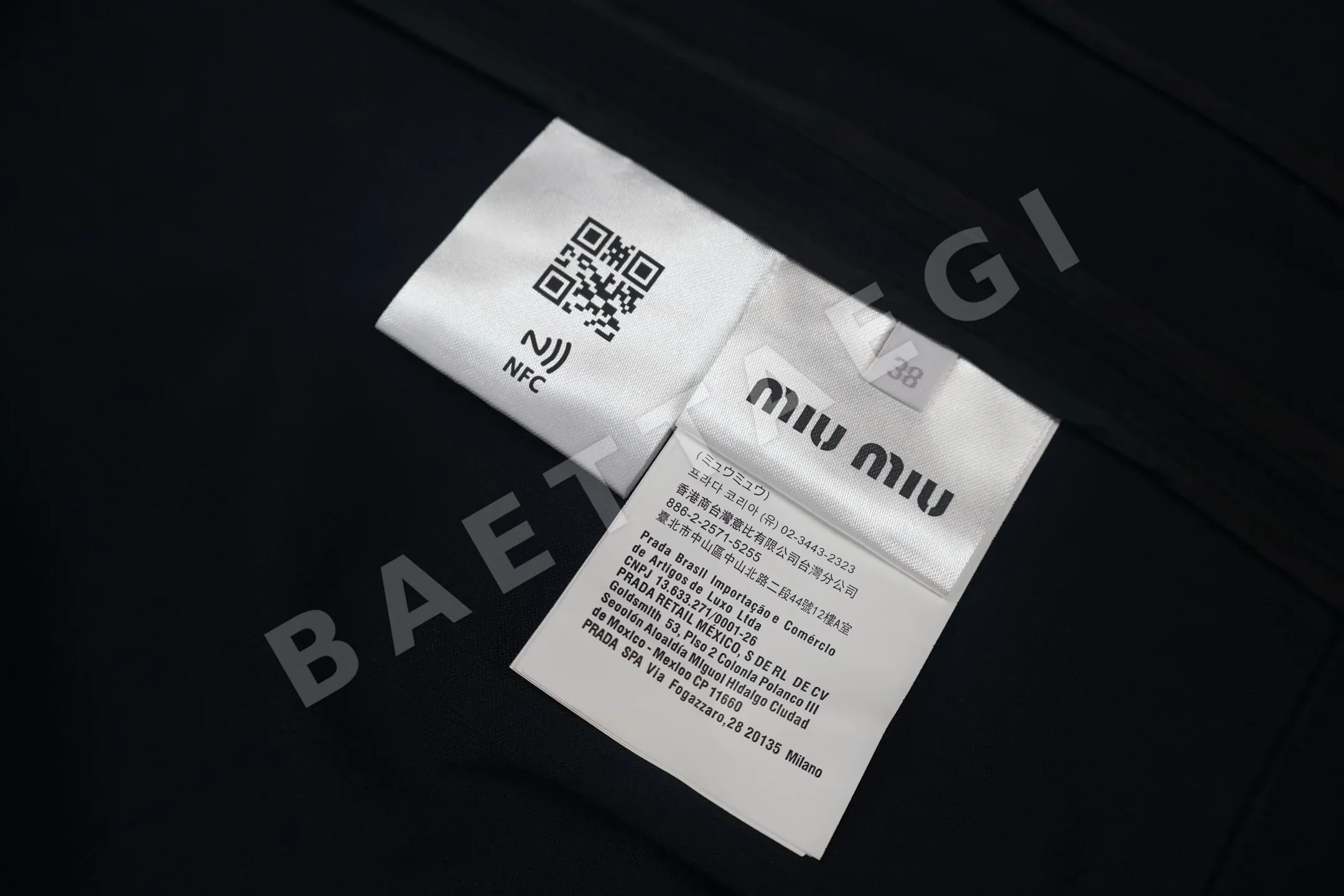 미우미우 아플리케 자수 자켓 상세 이미지 9