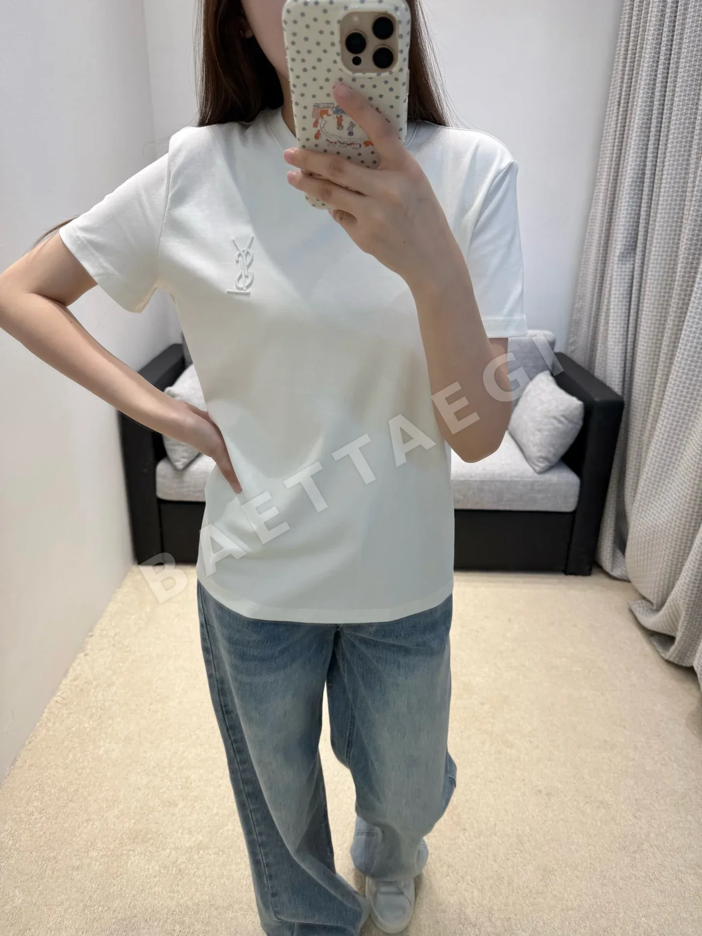생로랑 자수 로고 여성 반팔 티셔츠 상세 이미지 2
