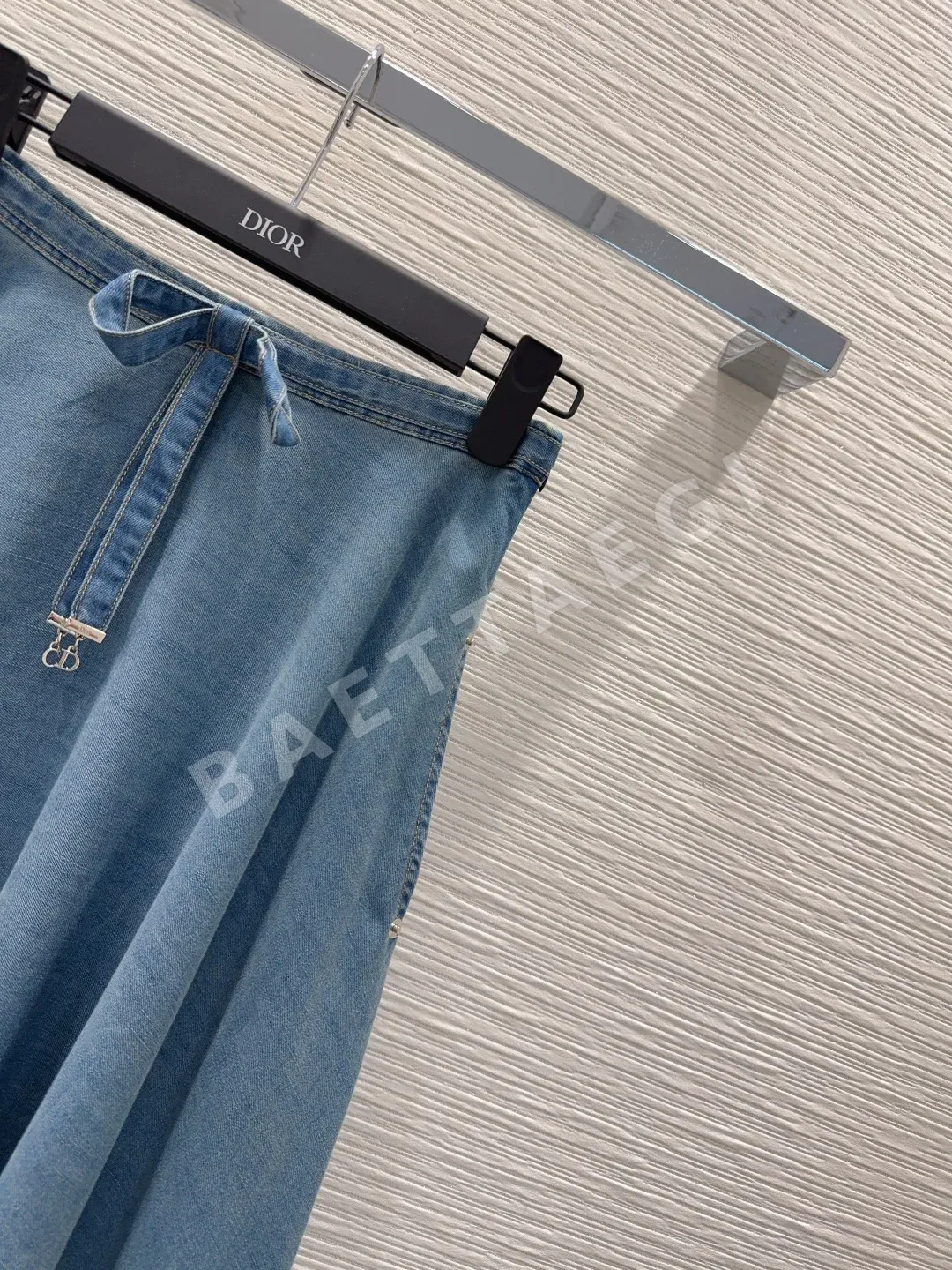 디올 데미지 워시드 데님 여성 바지 상세 이미지 4
