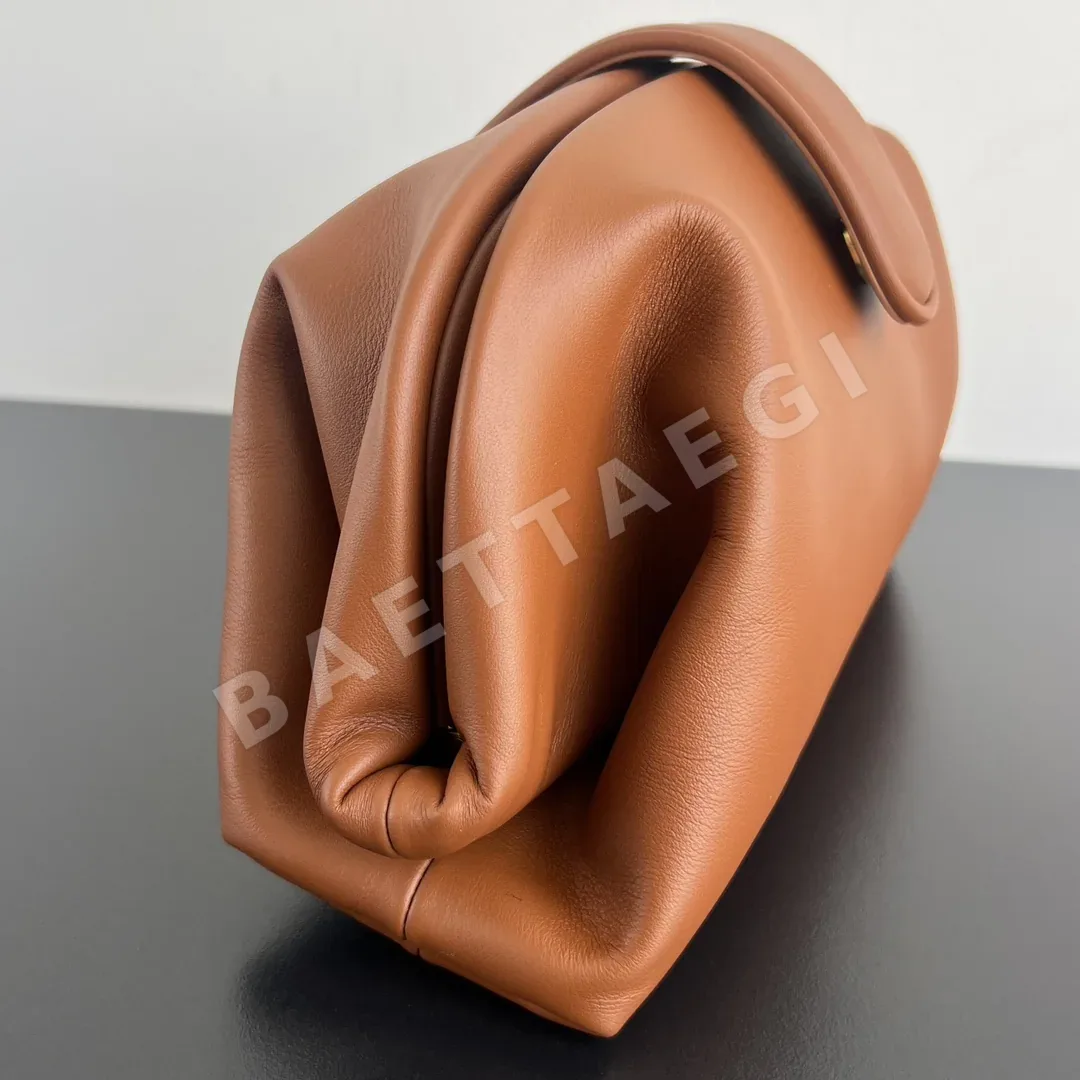 보테가베네타 로렌 클러치 가방 상세 이미지 2