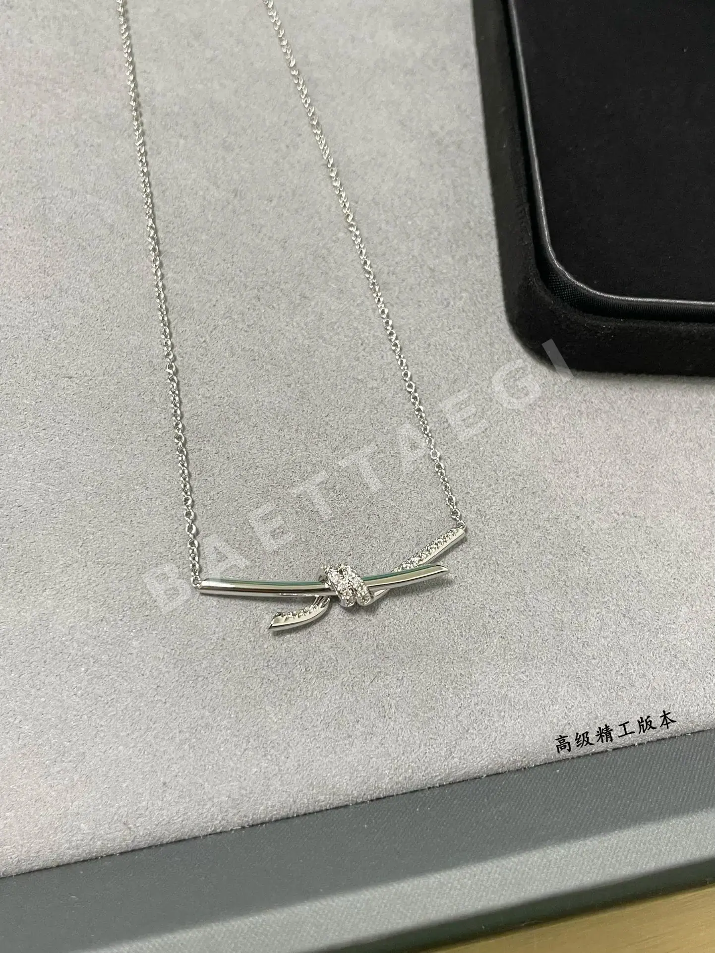 티파니 다이아몬드 T 노트 목걸이 상세 이미지 4