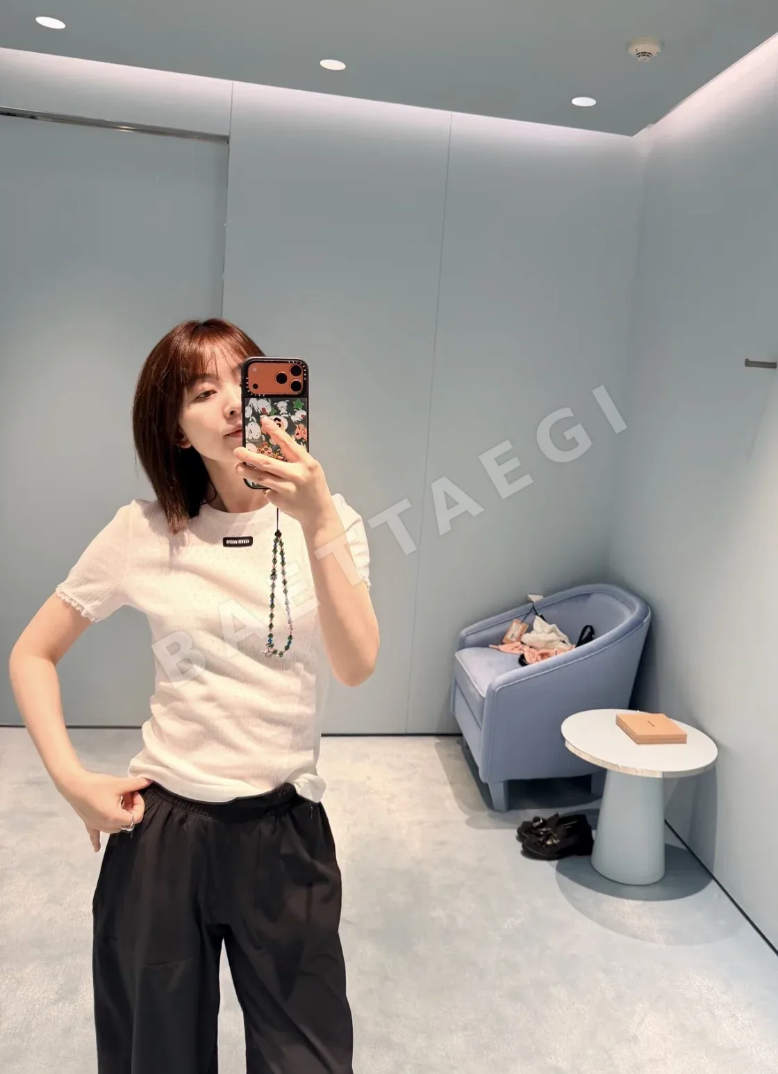미우미우 레이스 트림 오프숄더 크롭 반팔 티셔츠 101636
