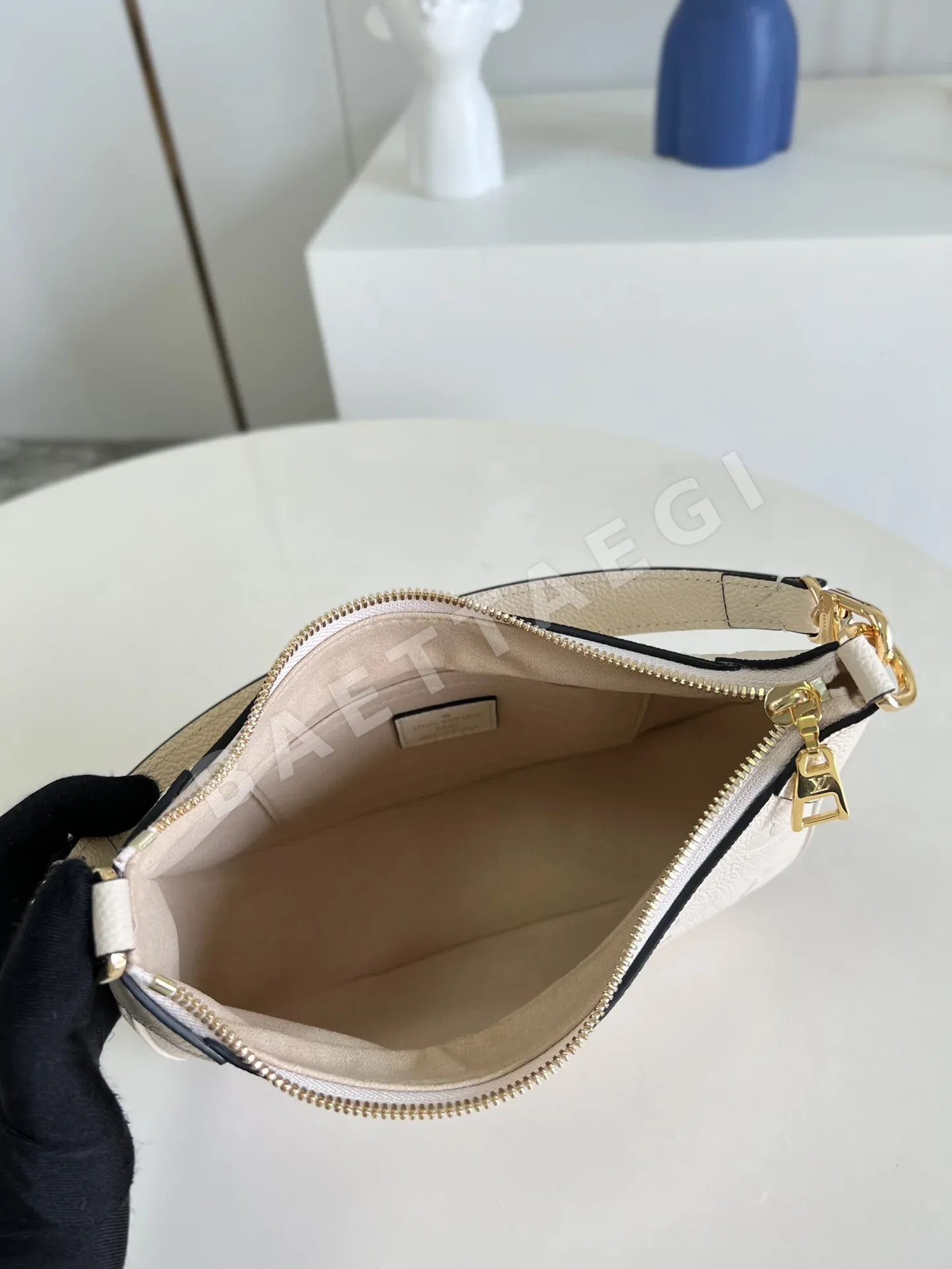 루이비통 모노그램 앙프렝뜨 페블 가죽 핸드백 M46091 상세 이미지 7