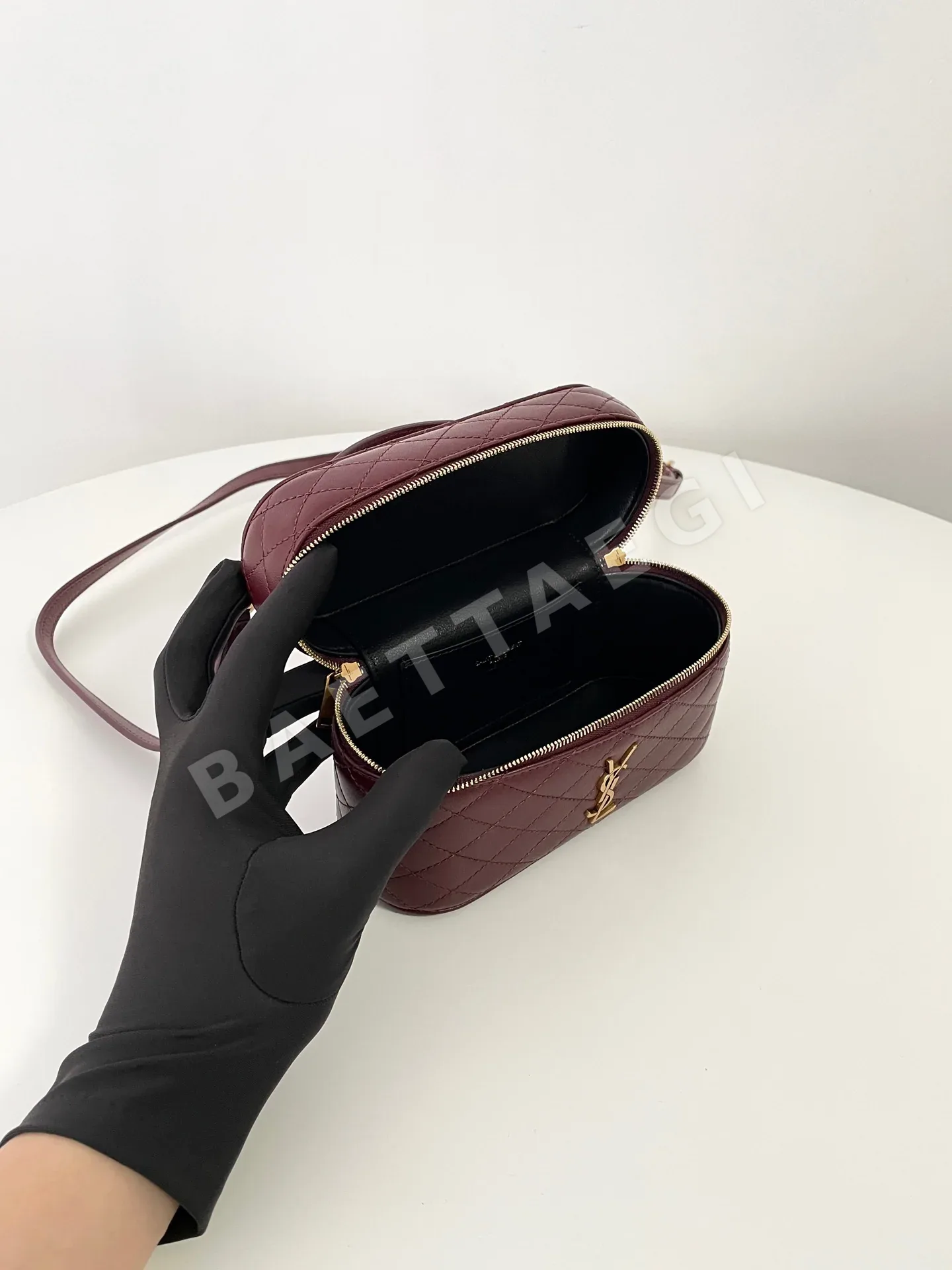 생로랑 가비 미니 양가죽 스퀘어 퀼팅 숄더백 상세 이미지 5