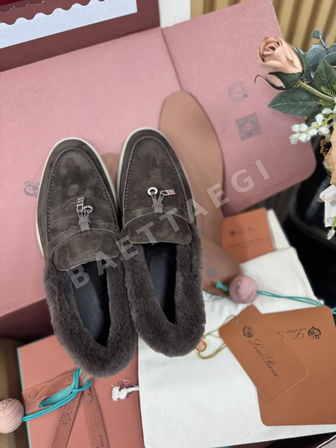 로로피아나 비버 퍼 안감 로우컷 신발 상세 이미지 5